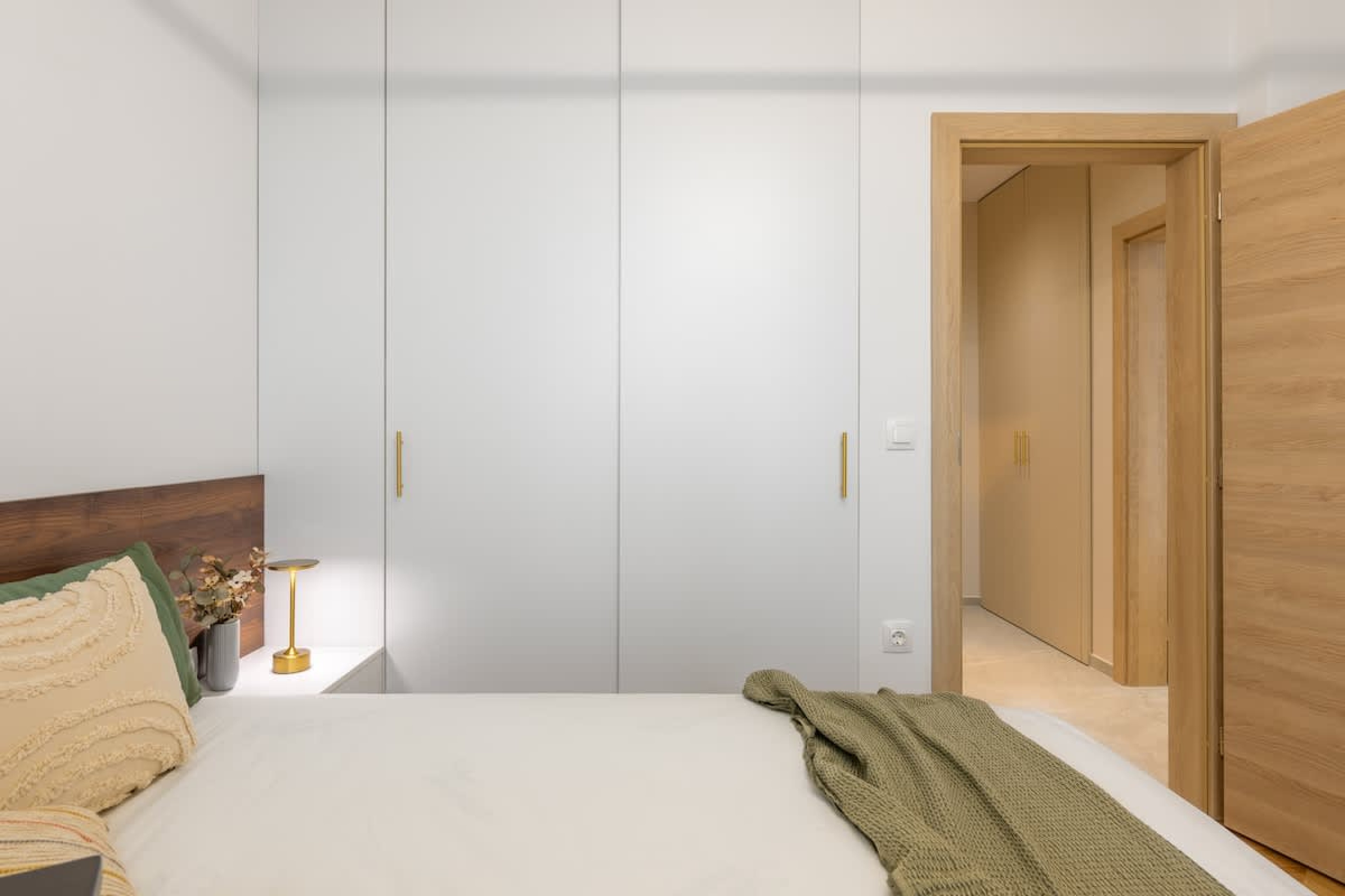 Scoutaround White Logo