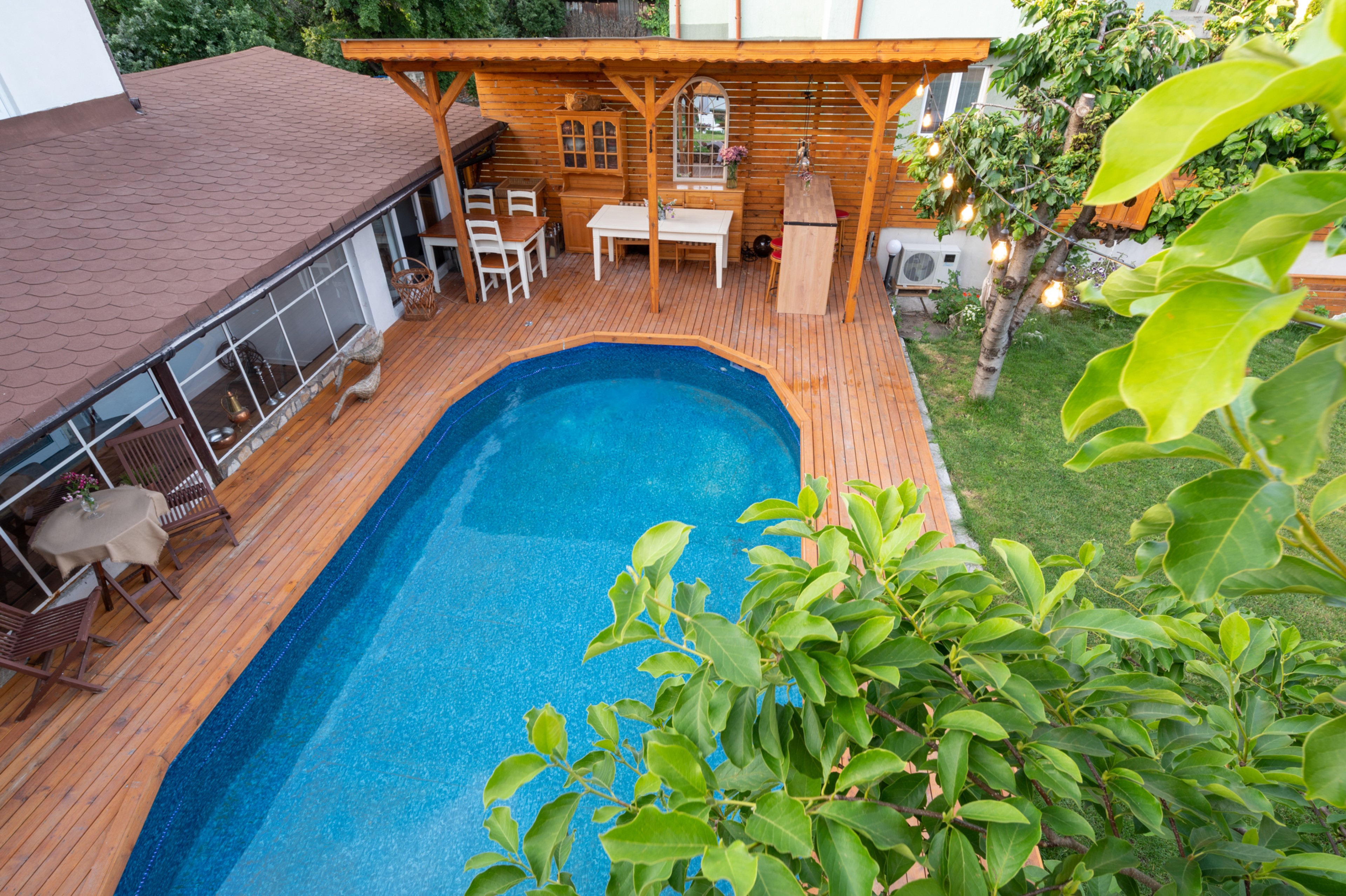 Scoutaround White Logo