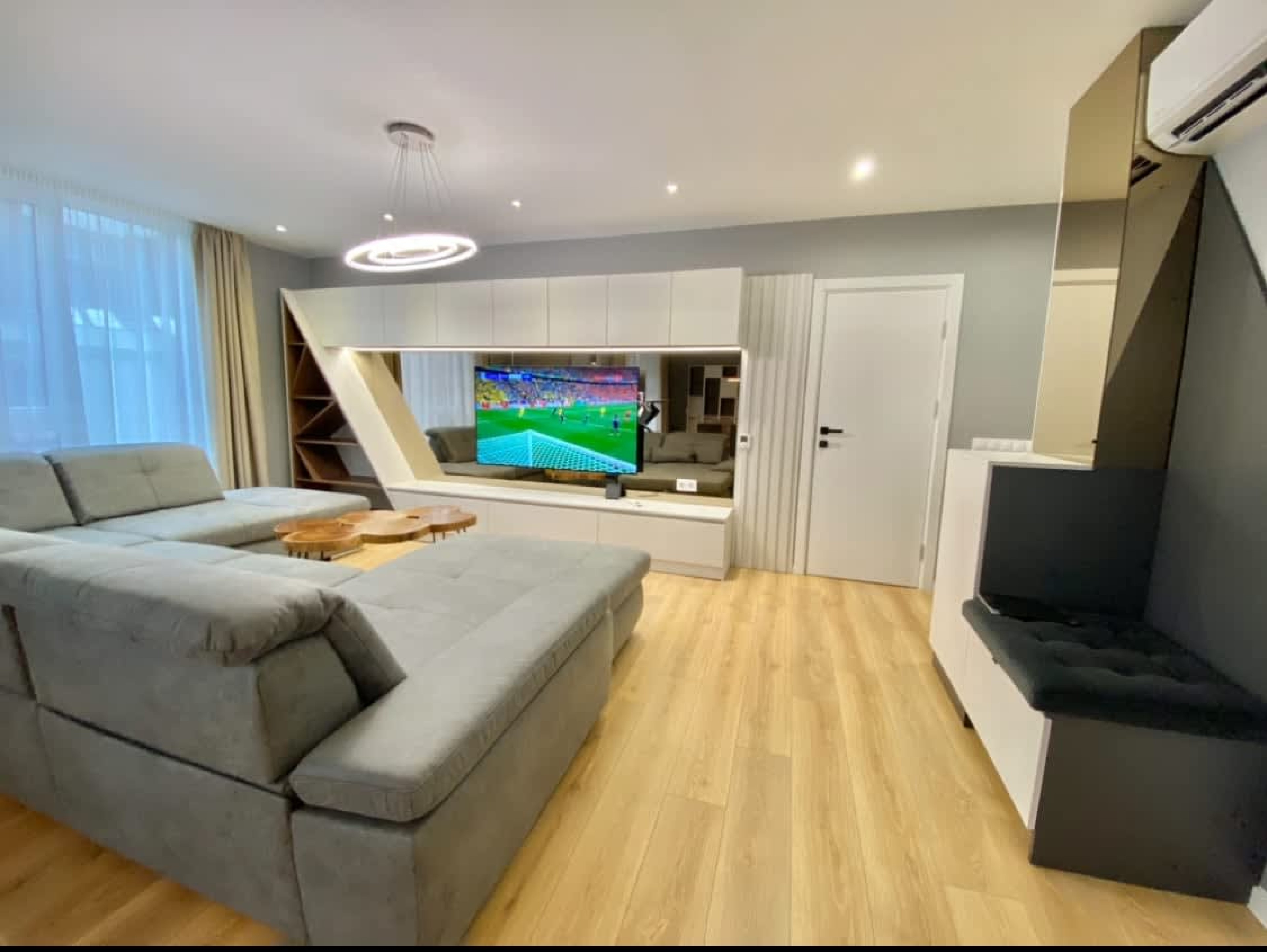 Scoutaround White Logo