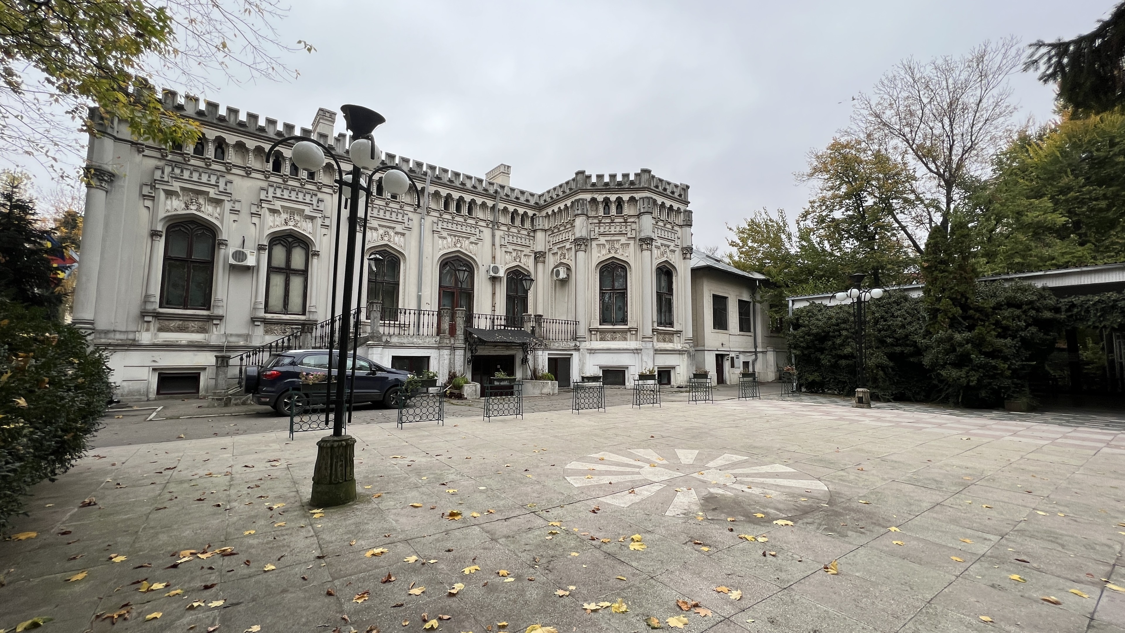 Scoutaround White Logo