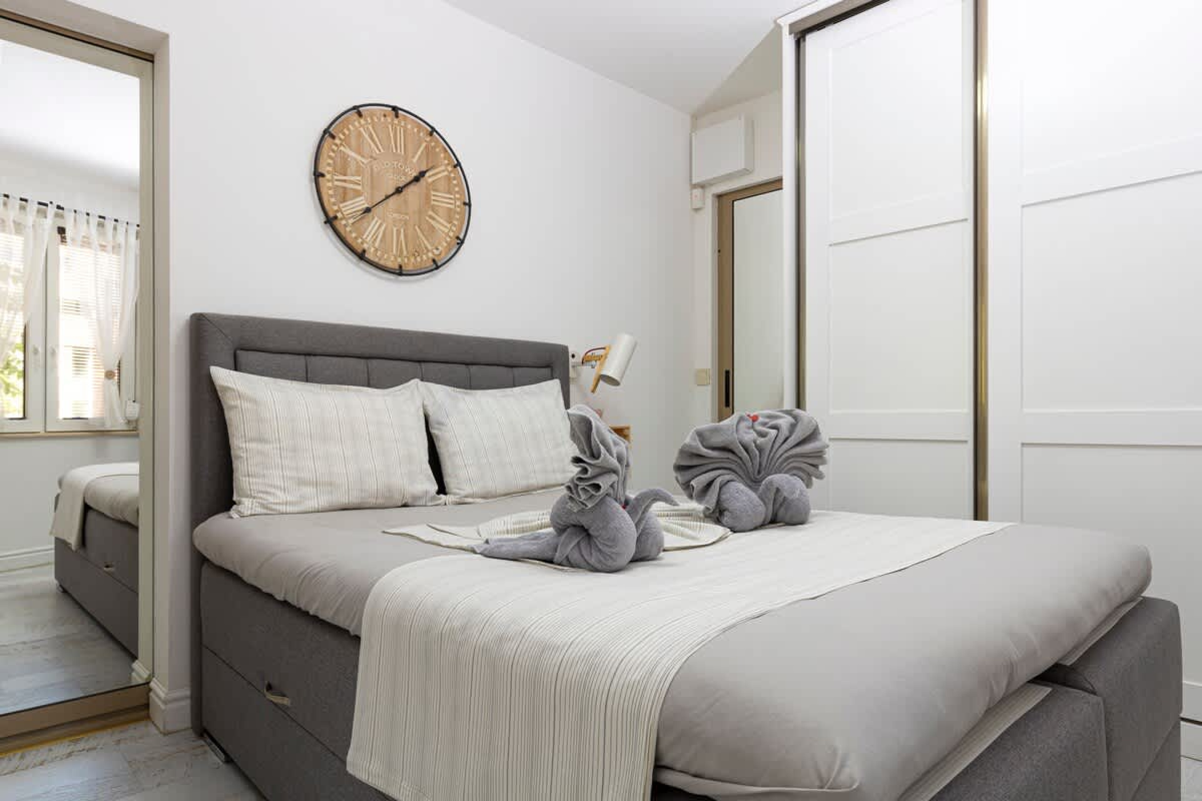 Scoutaround White Logo