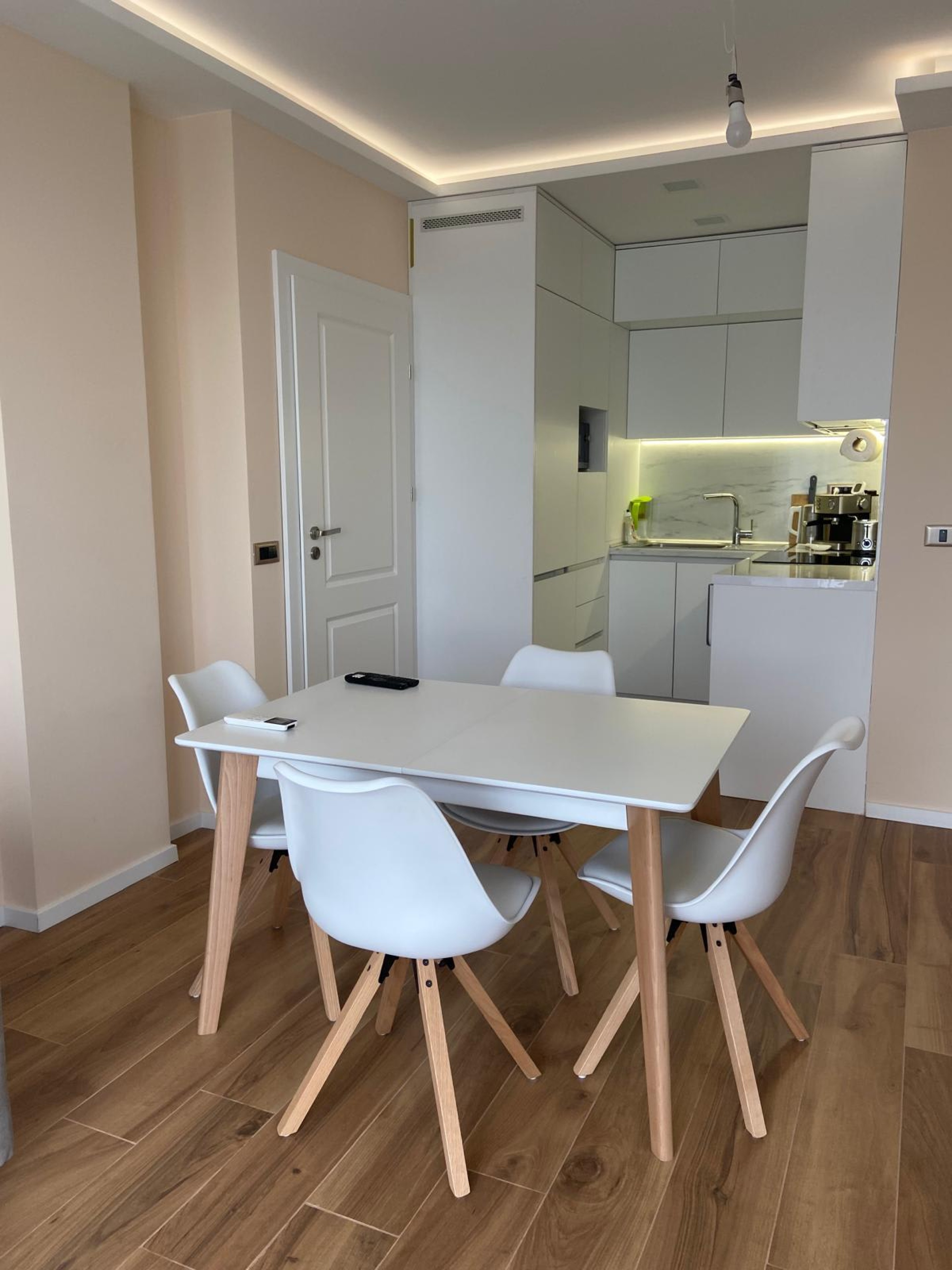 Scoutaround White Logo