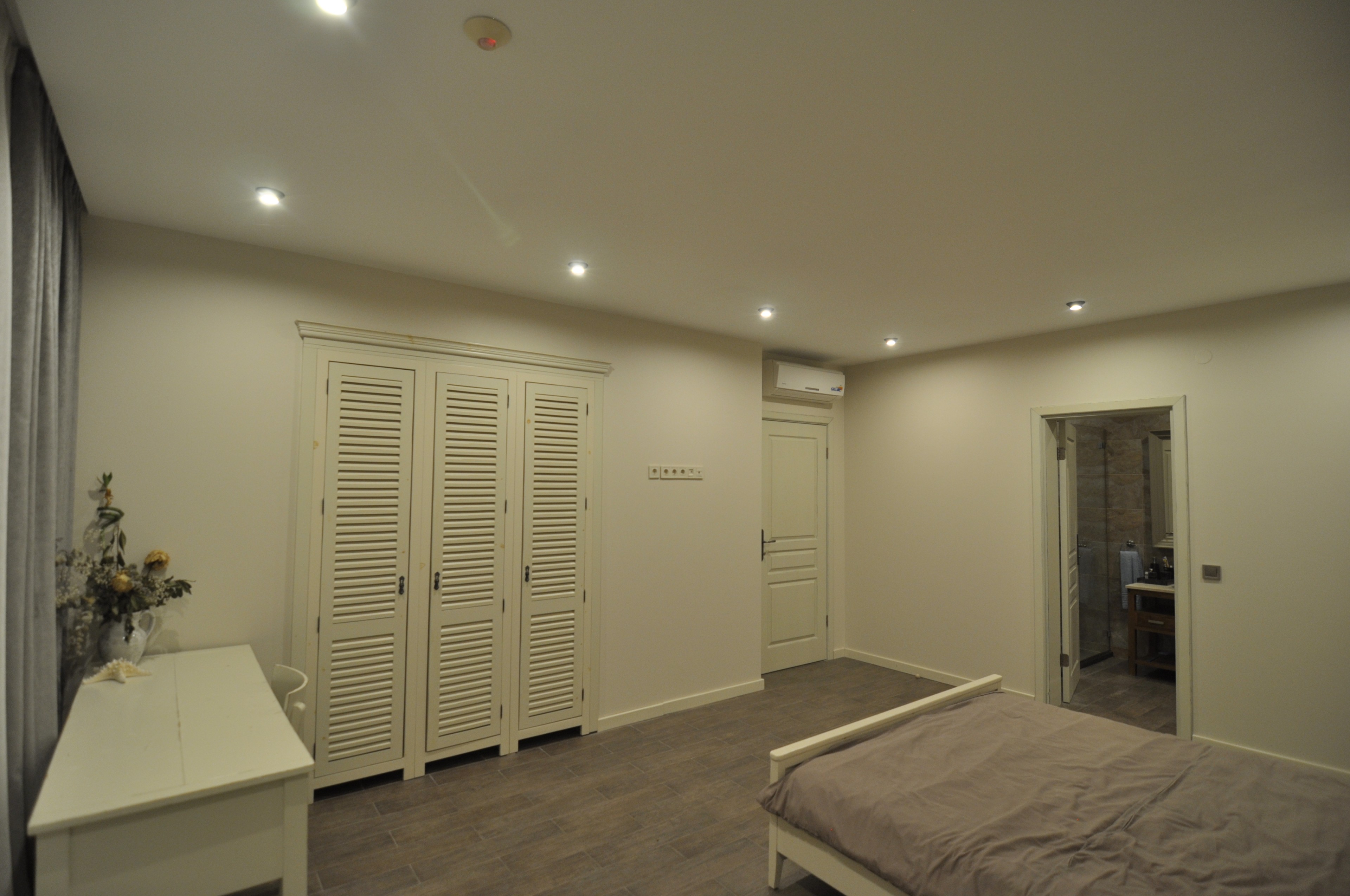 Scoutaround White Logo