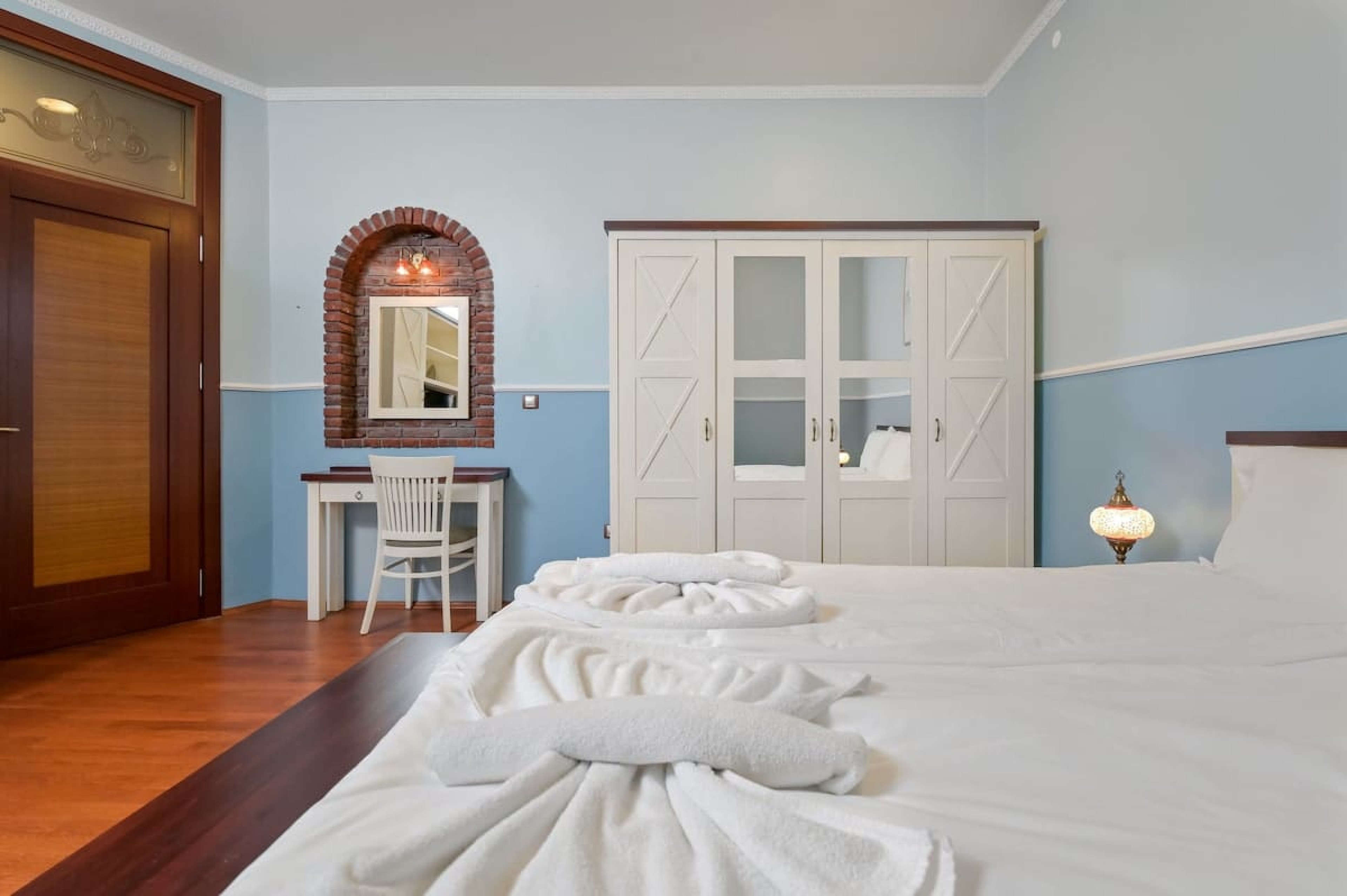 Life in Colors - Elegant 2BD Premium Stay - Photo 18