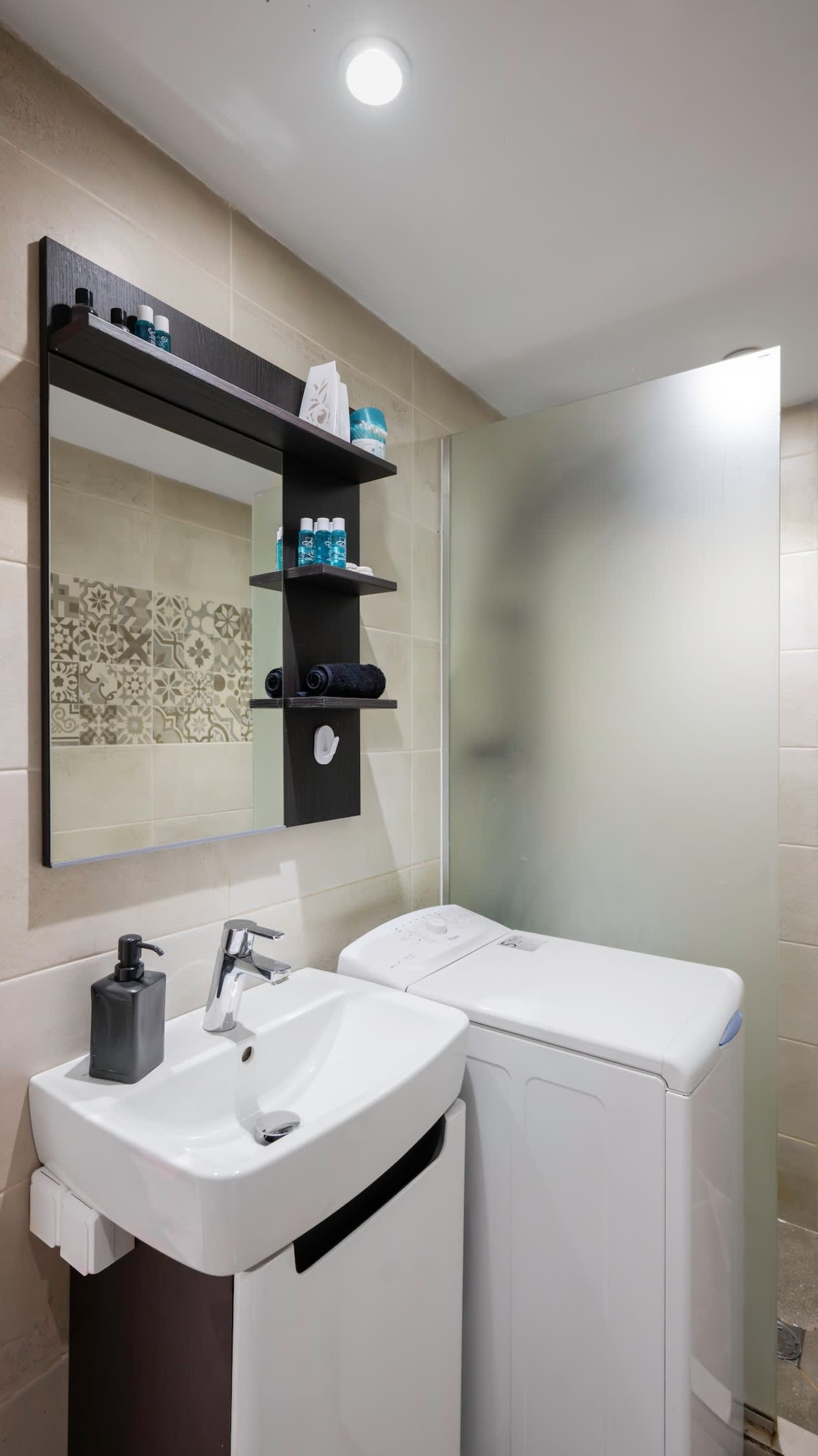 Scoutaround White Logo