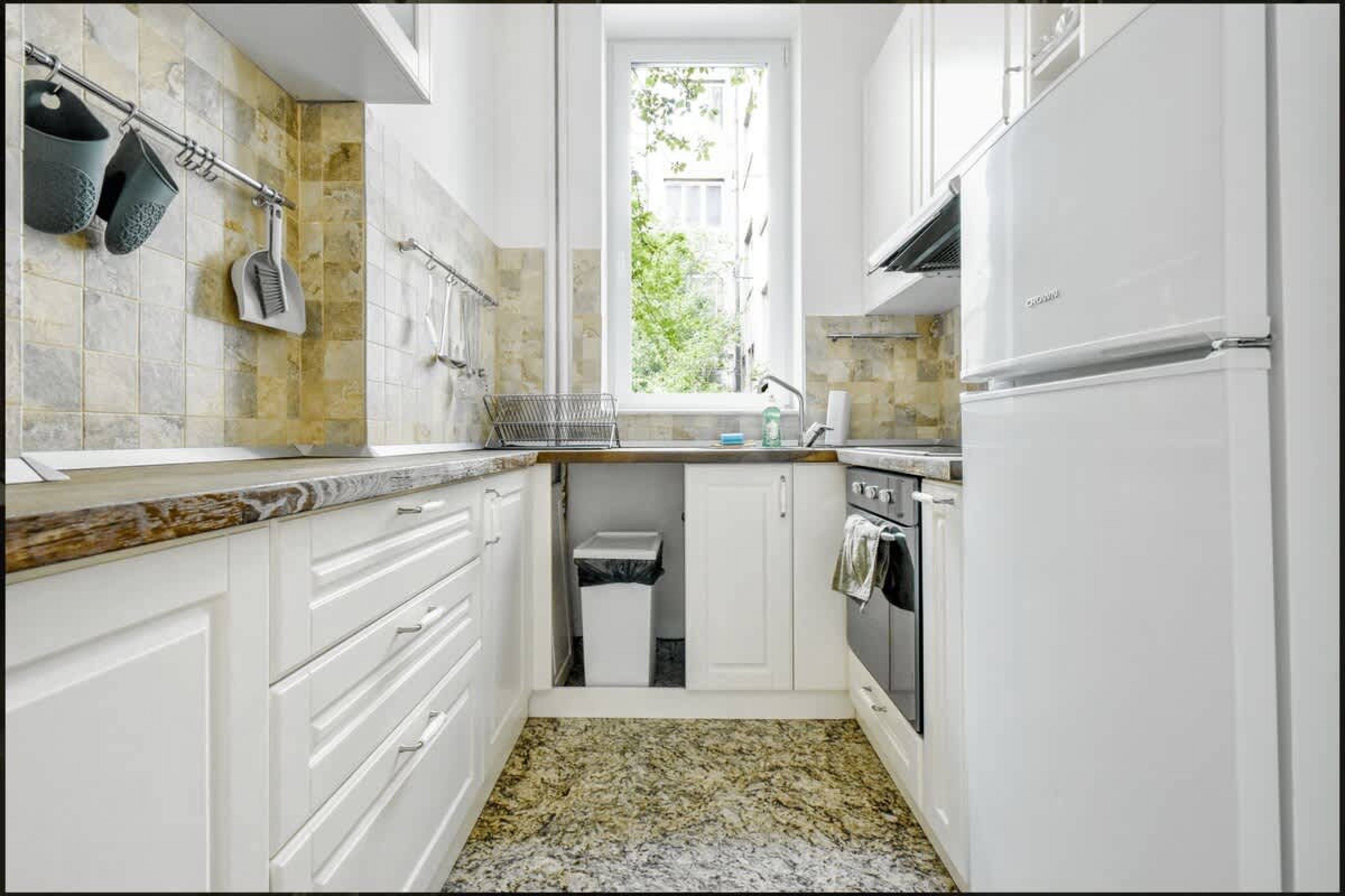 Scoutaround White Logo