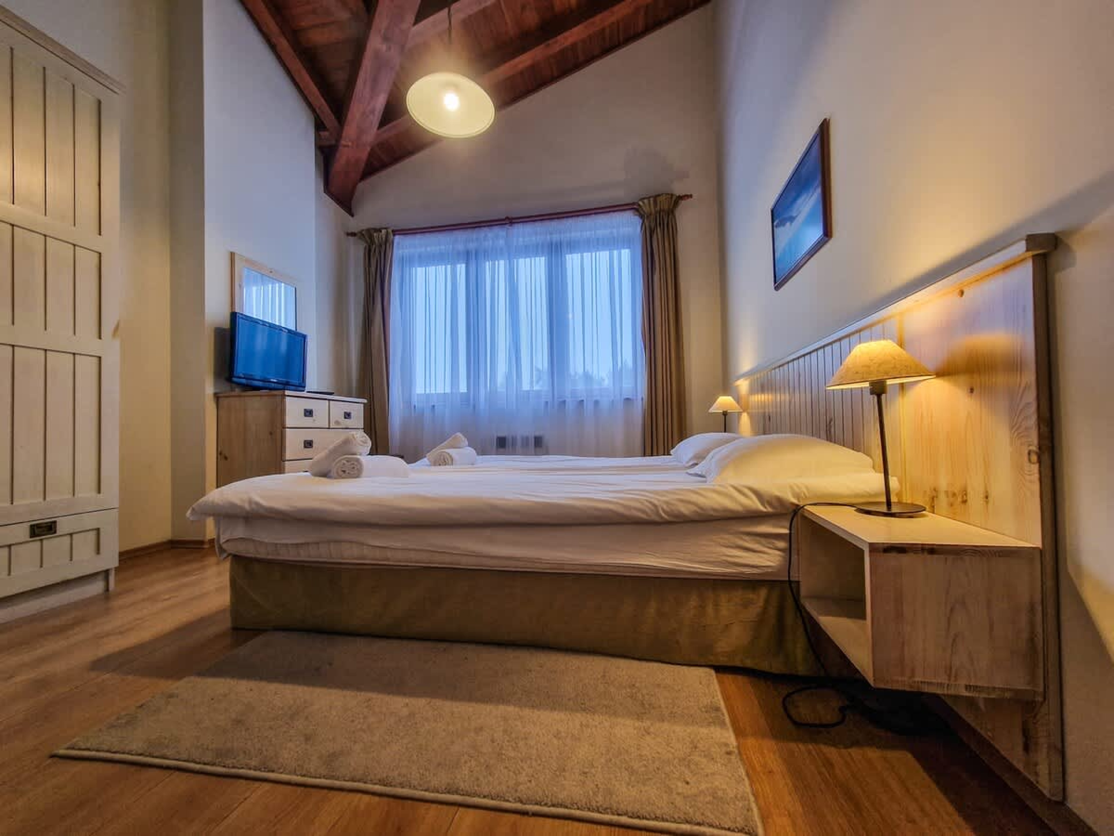 Scoutaround White Logo