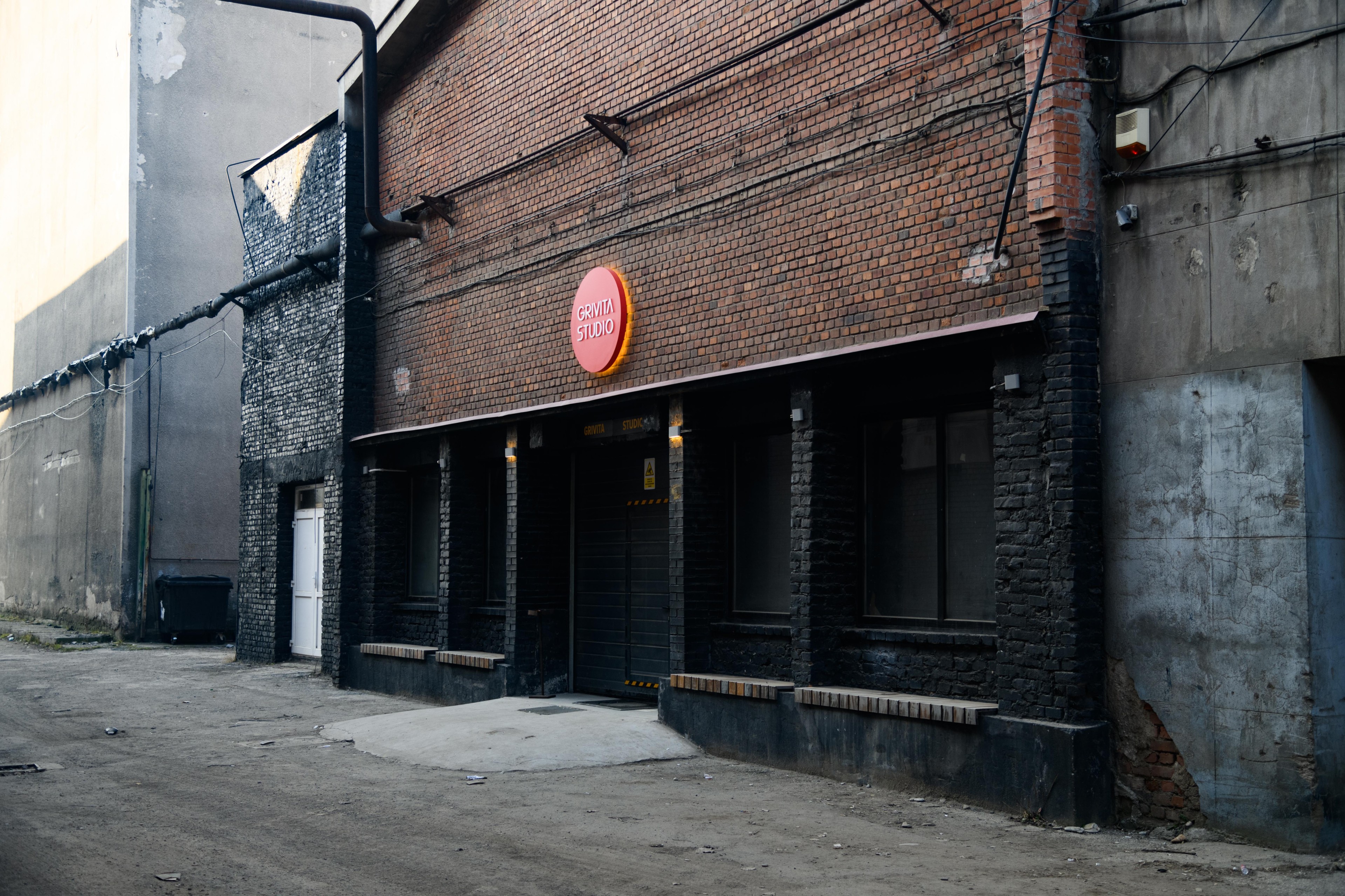 Scoutaround White Logo