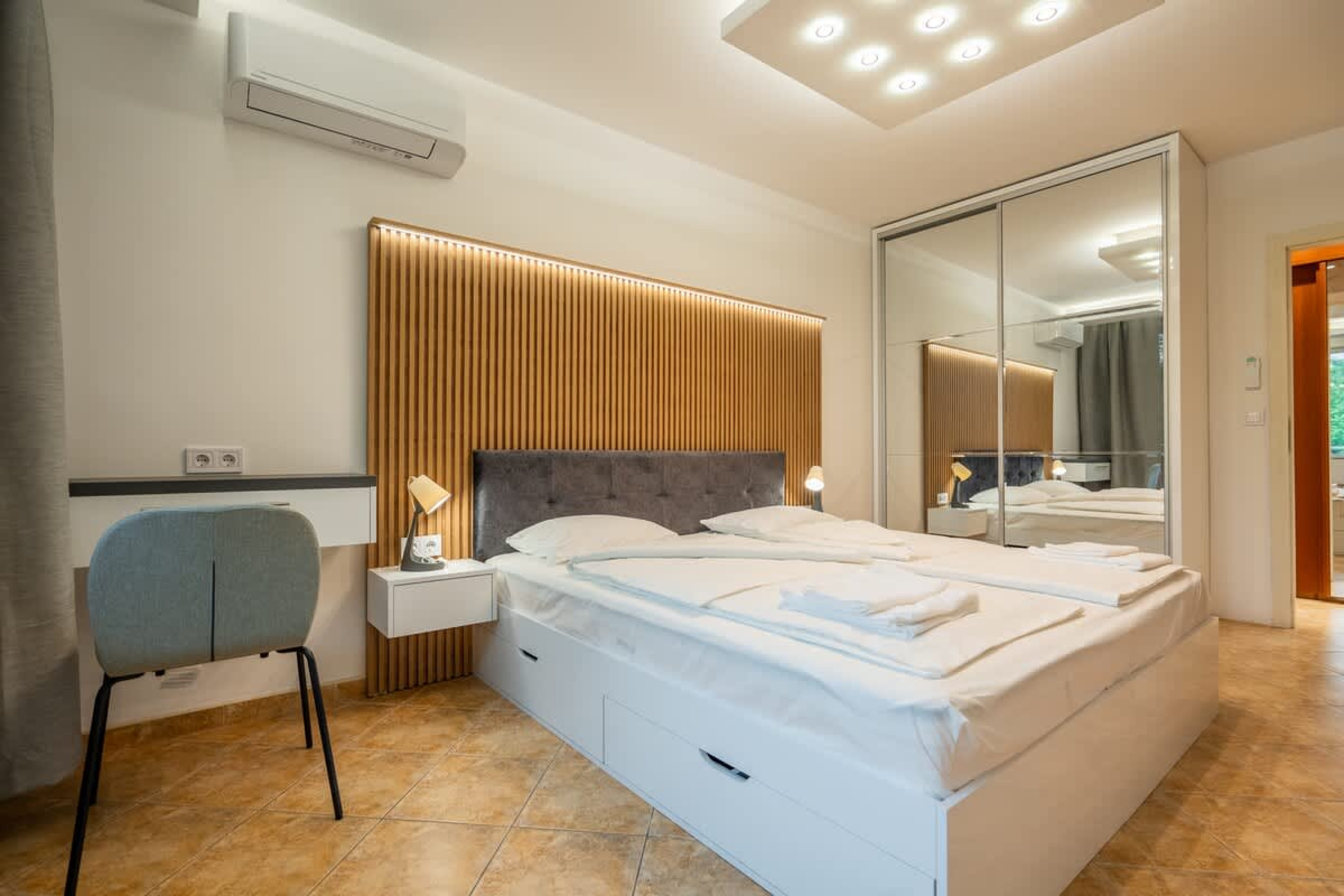 Scoutaround White Logo