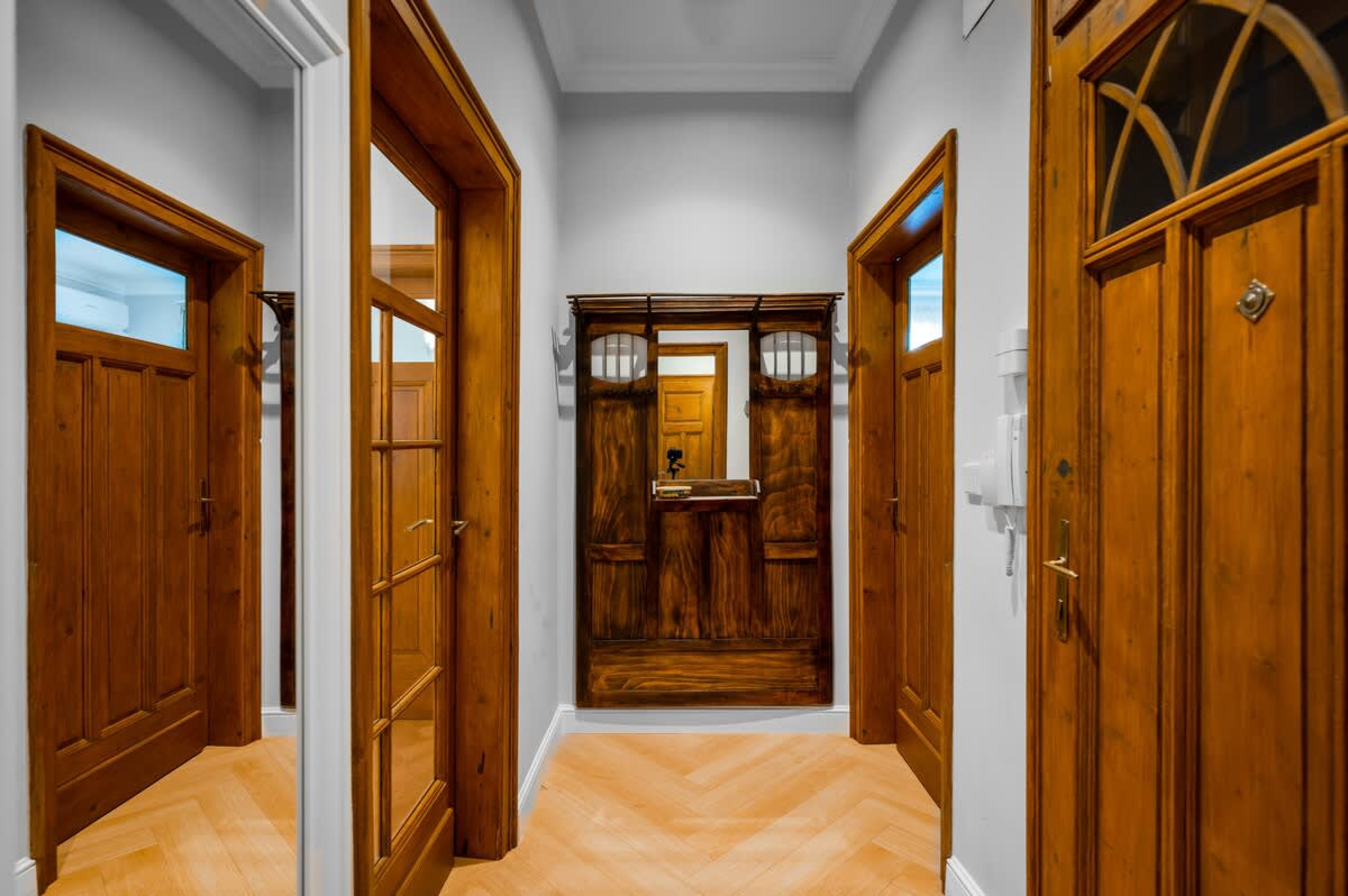 Scoutaround White Logo