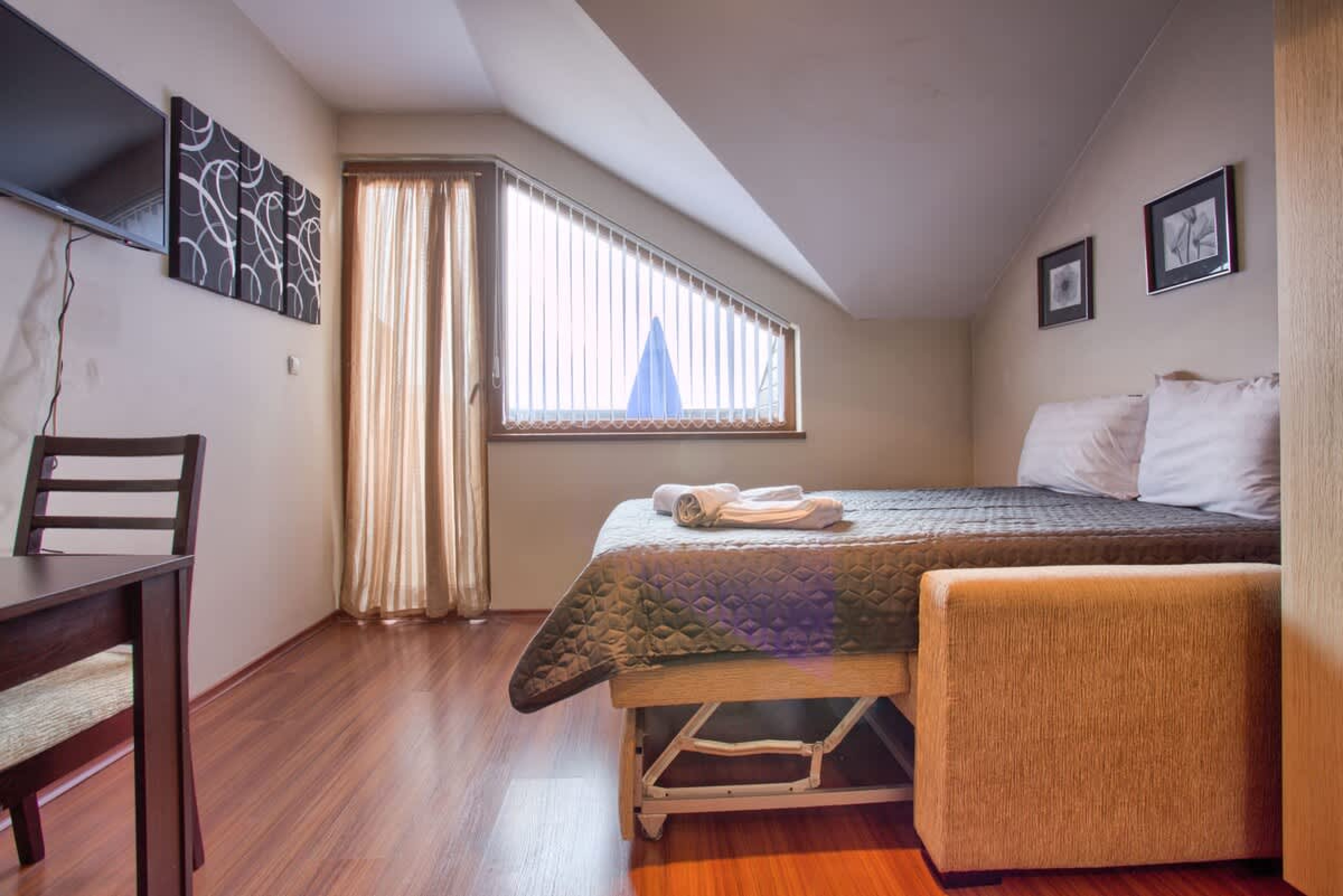 Scoutaround White Logo