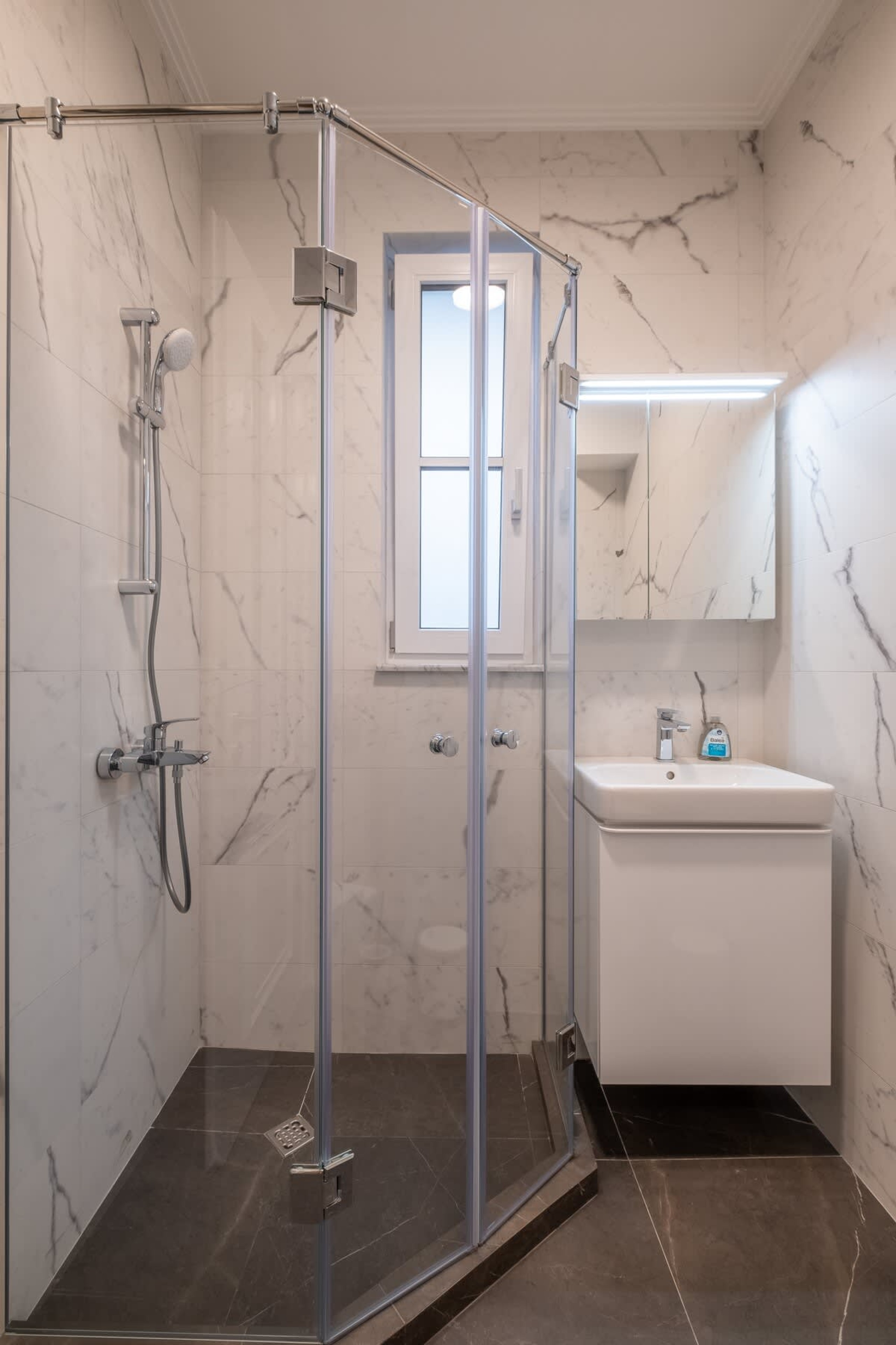 Scoutaround White Logo