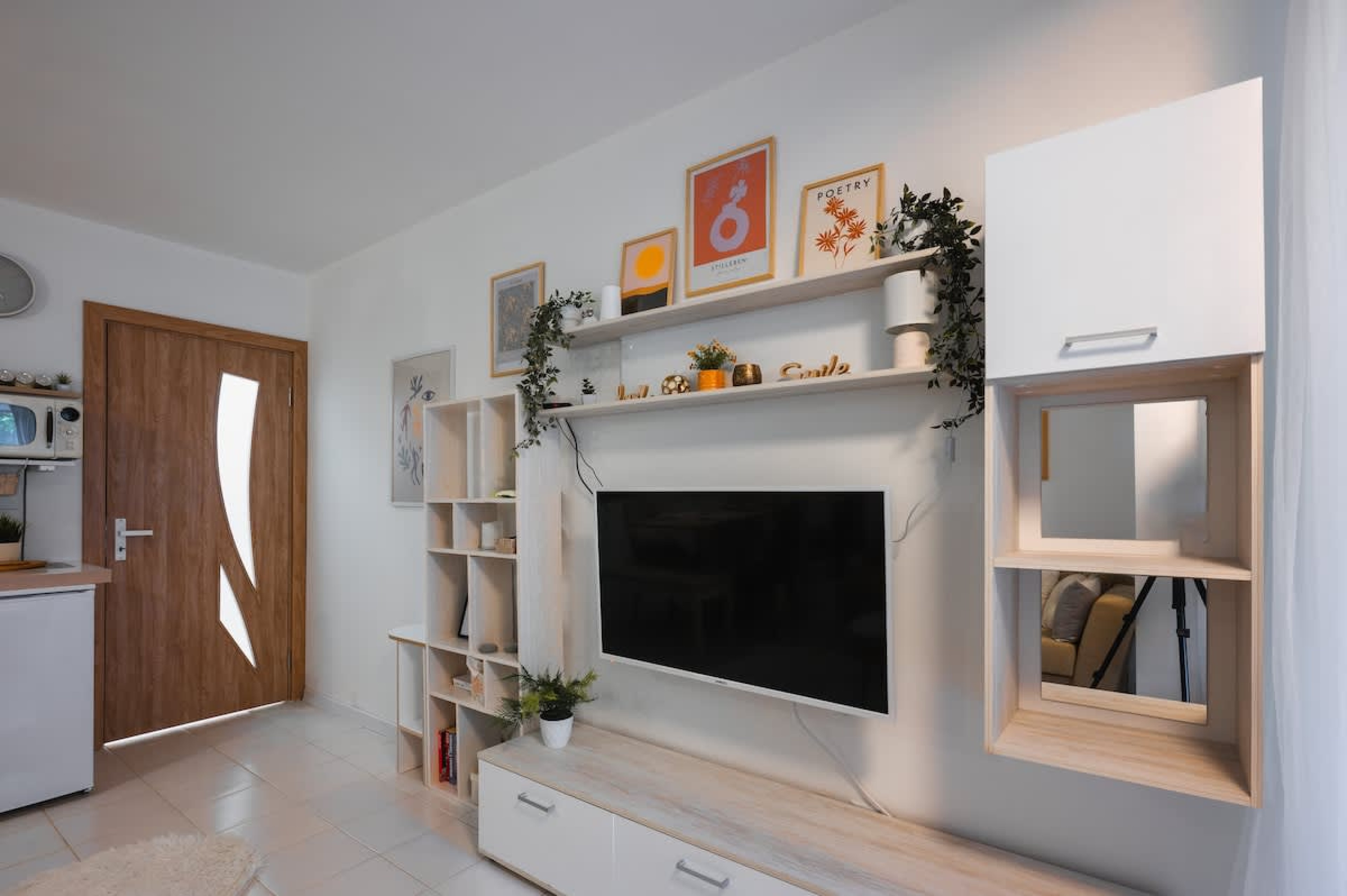 Scoutaround White Logo