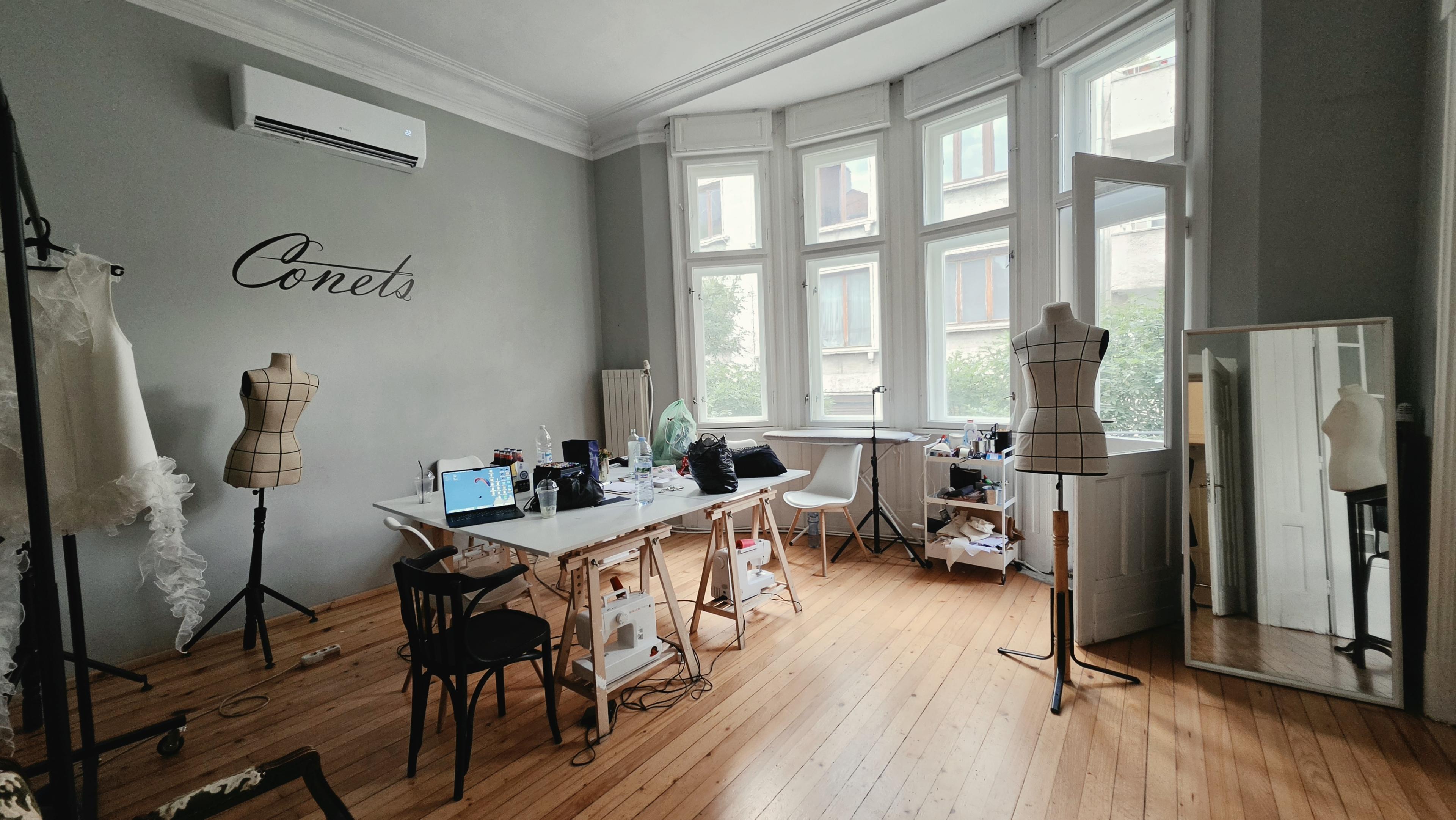 Working floor / lighting space