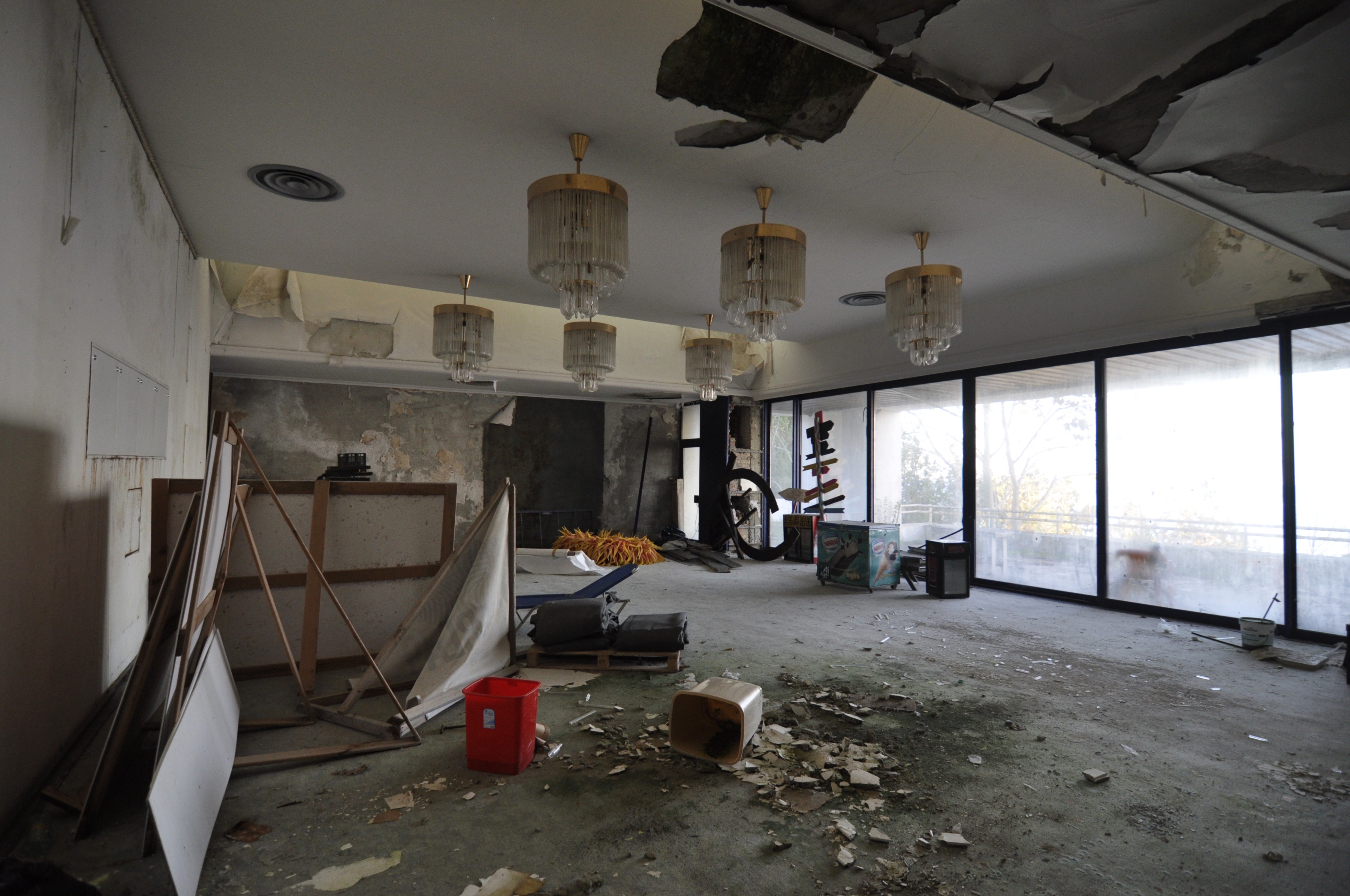 Scoutaround White Logo