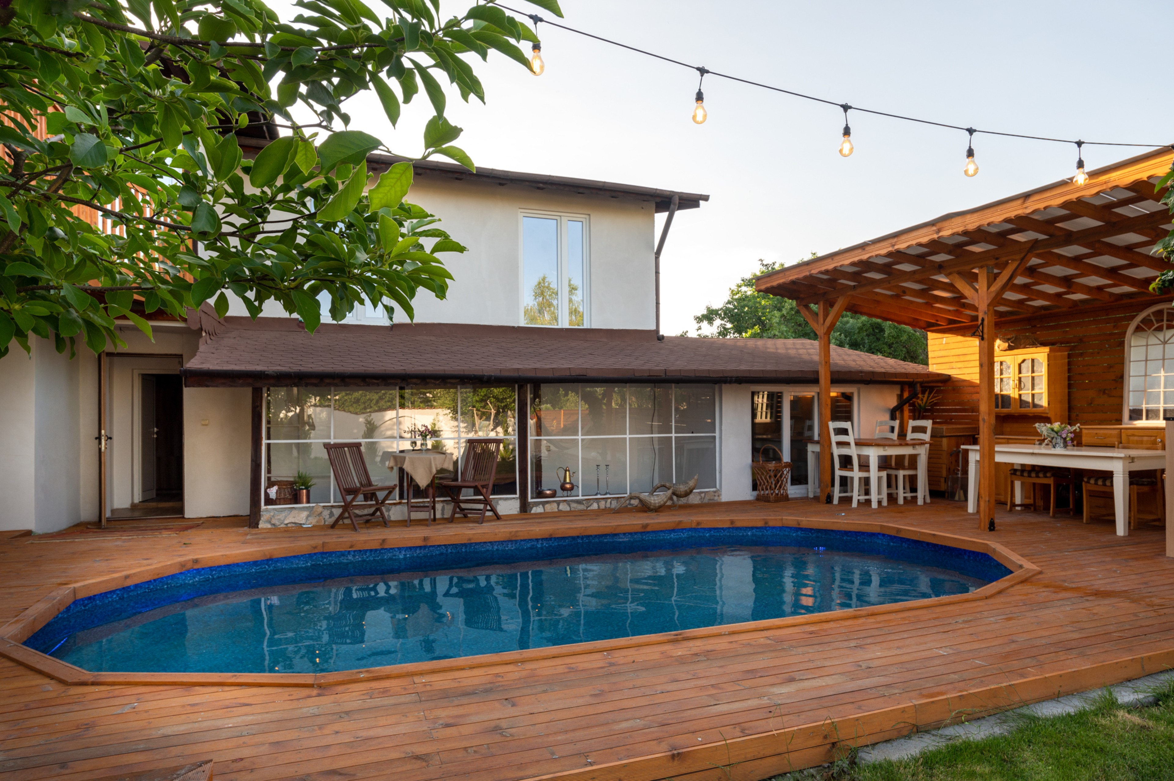 Scoutaround White Logo