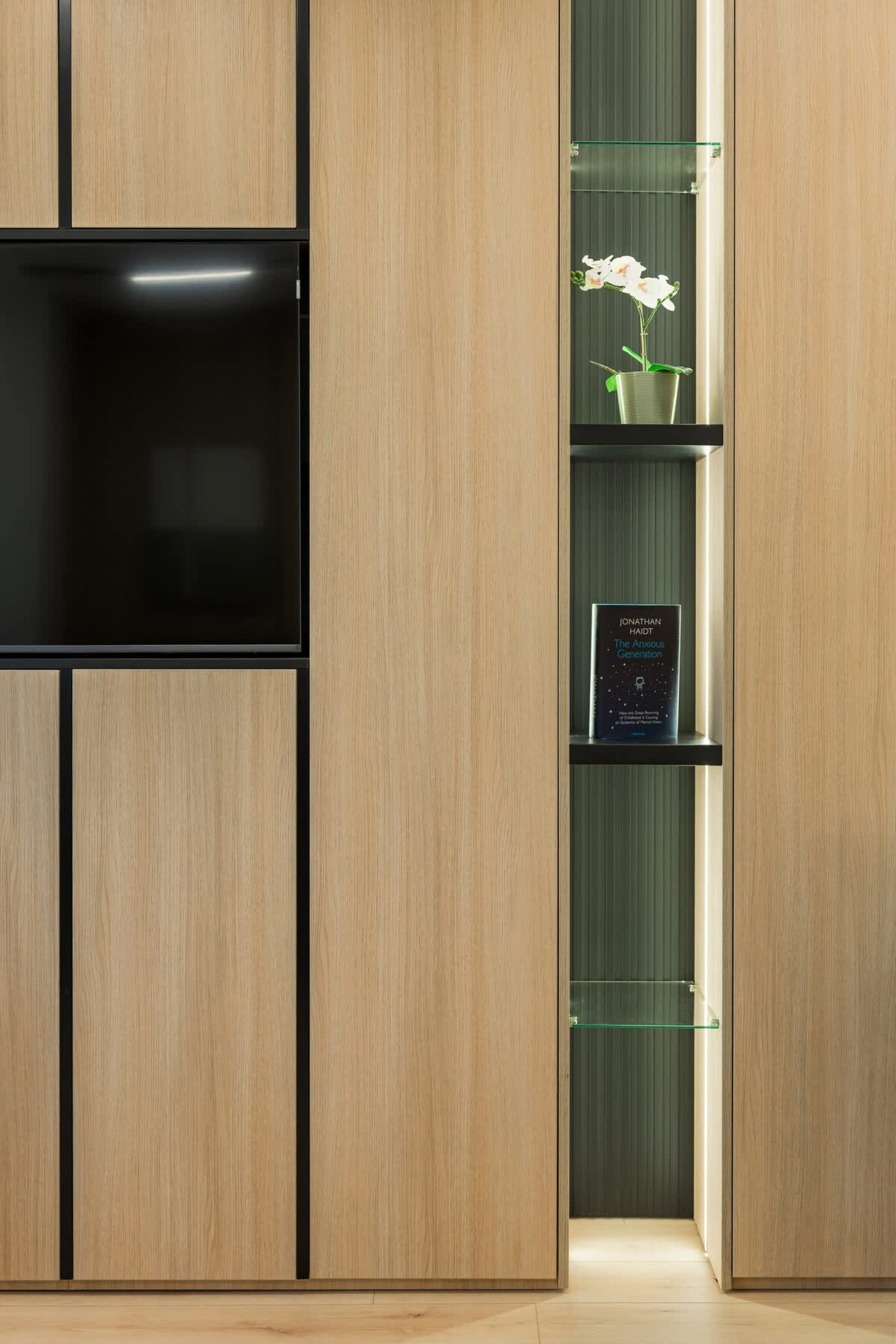 Scoutaround White Logo