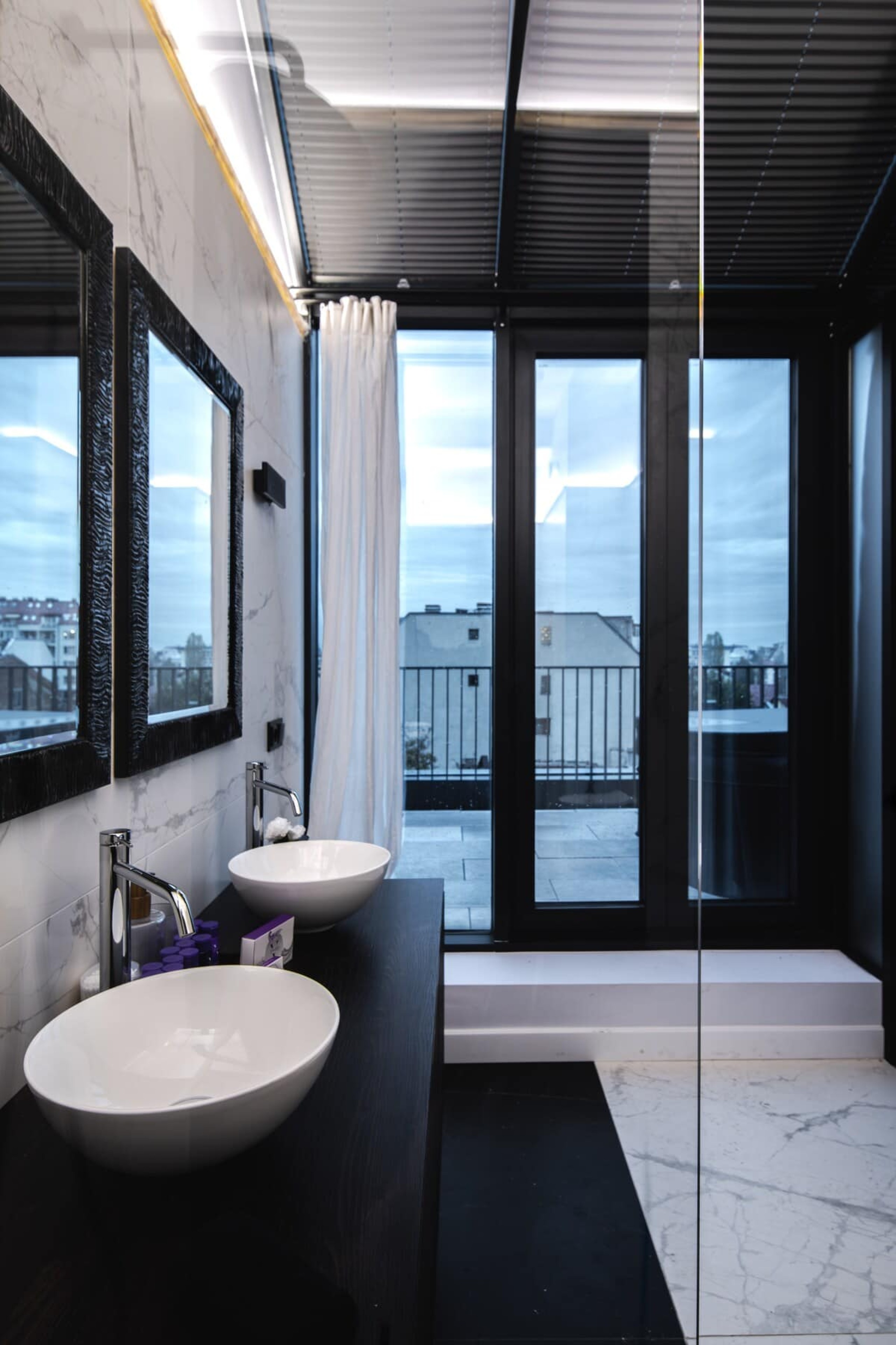 Scoutaround White Logo