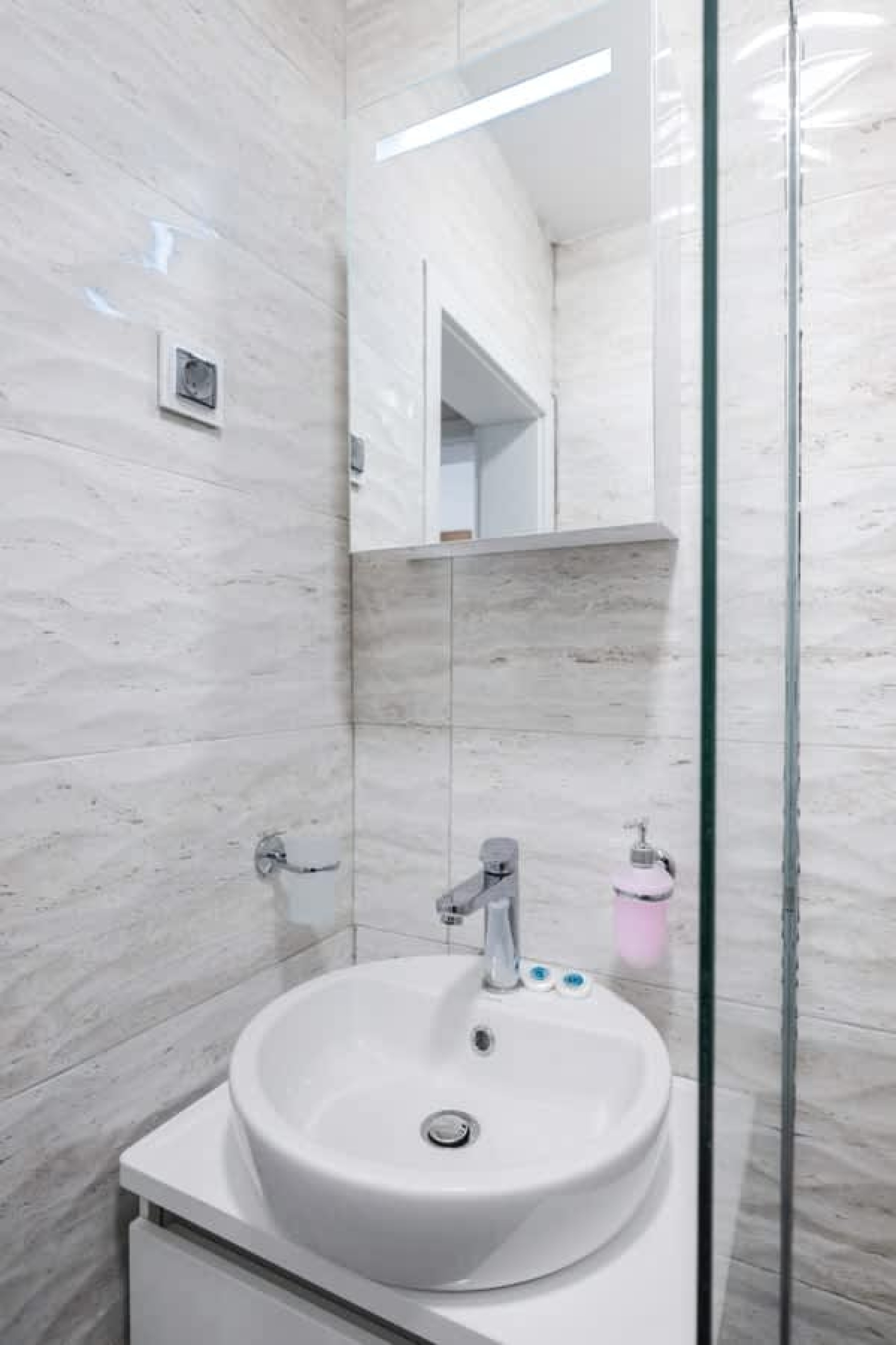 Scoutaround White Logo