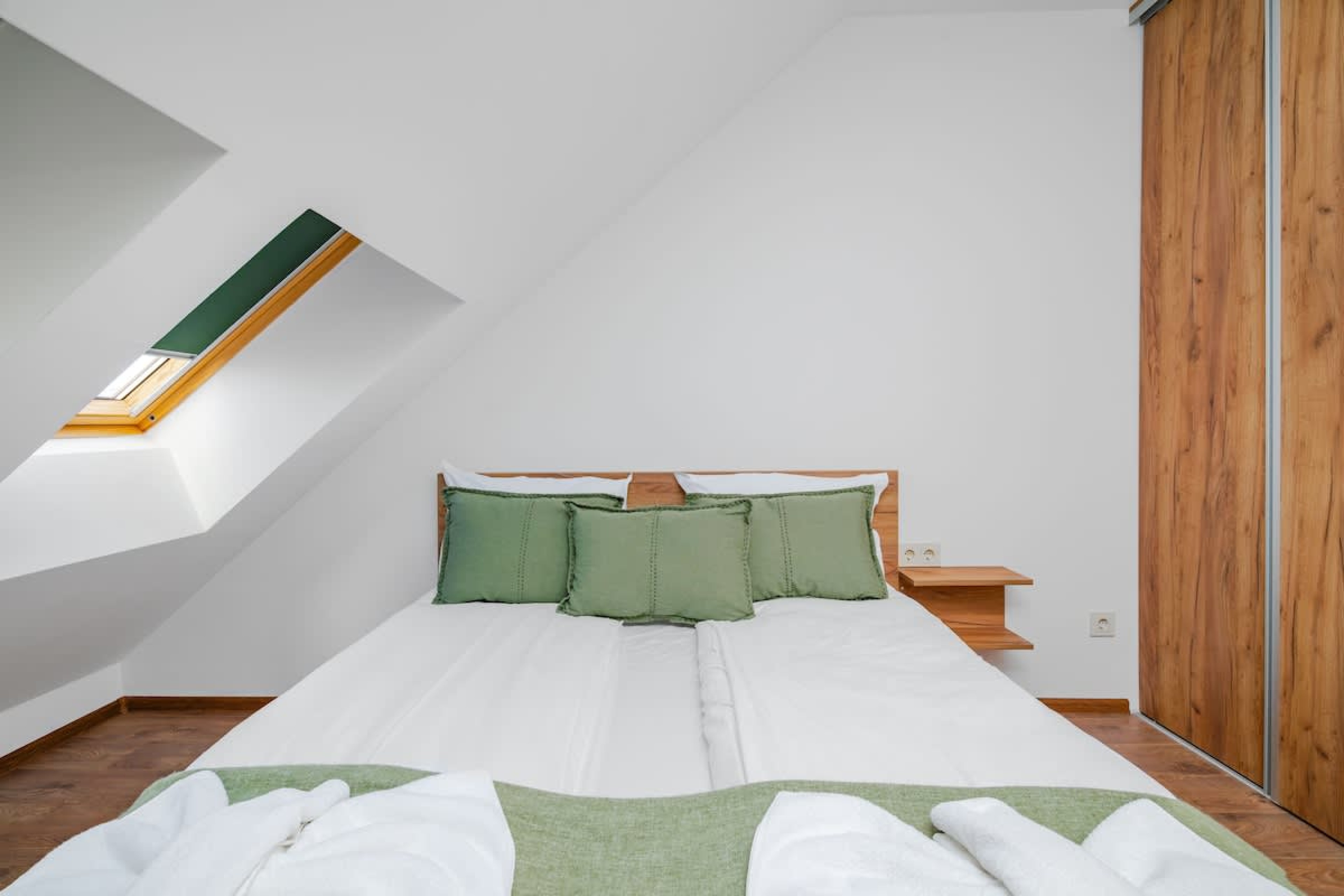 Scoutaround White Logo