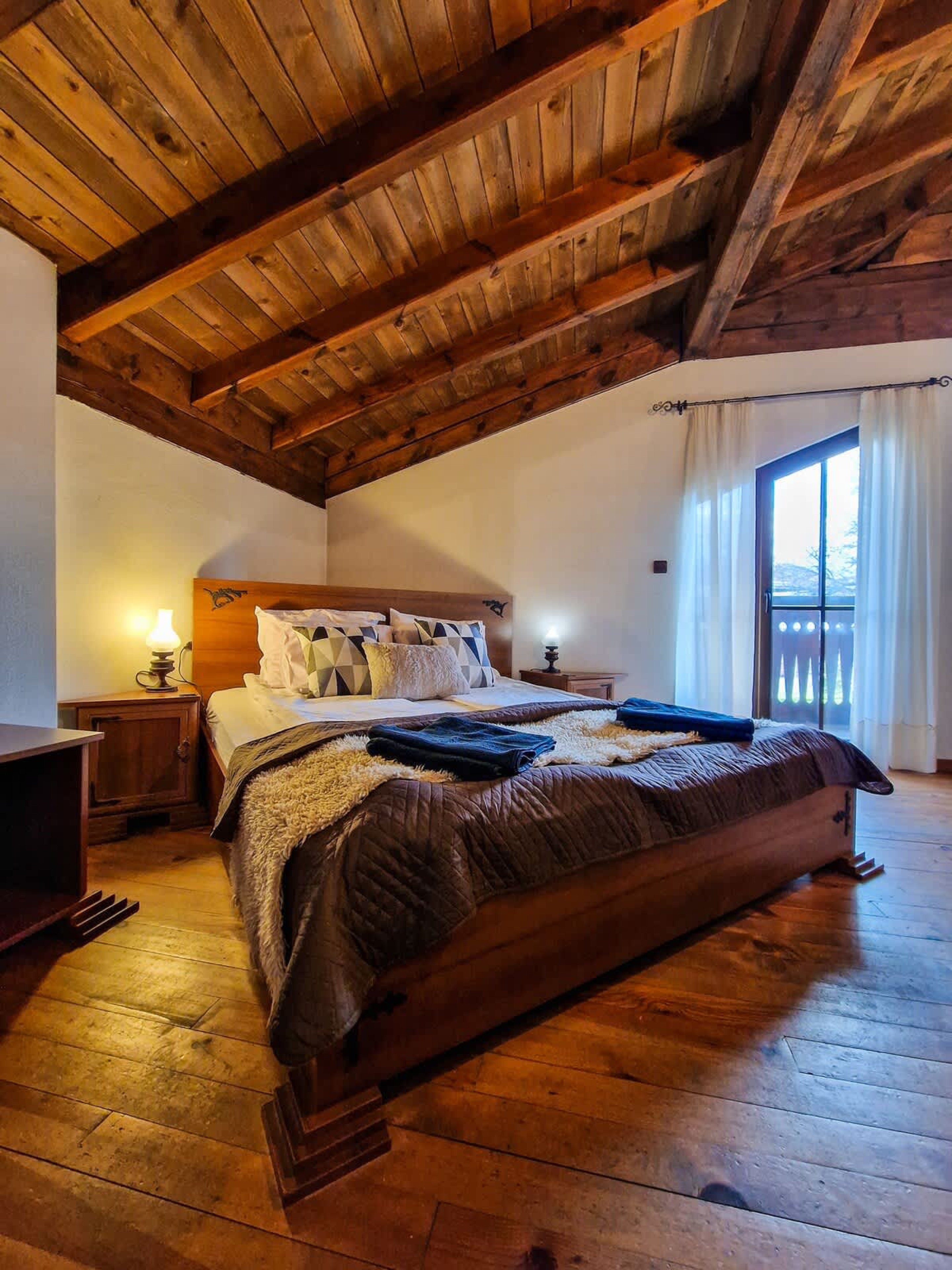 Scoutaround White Logo