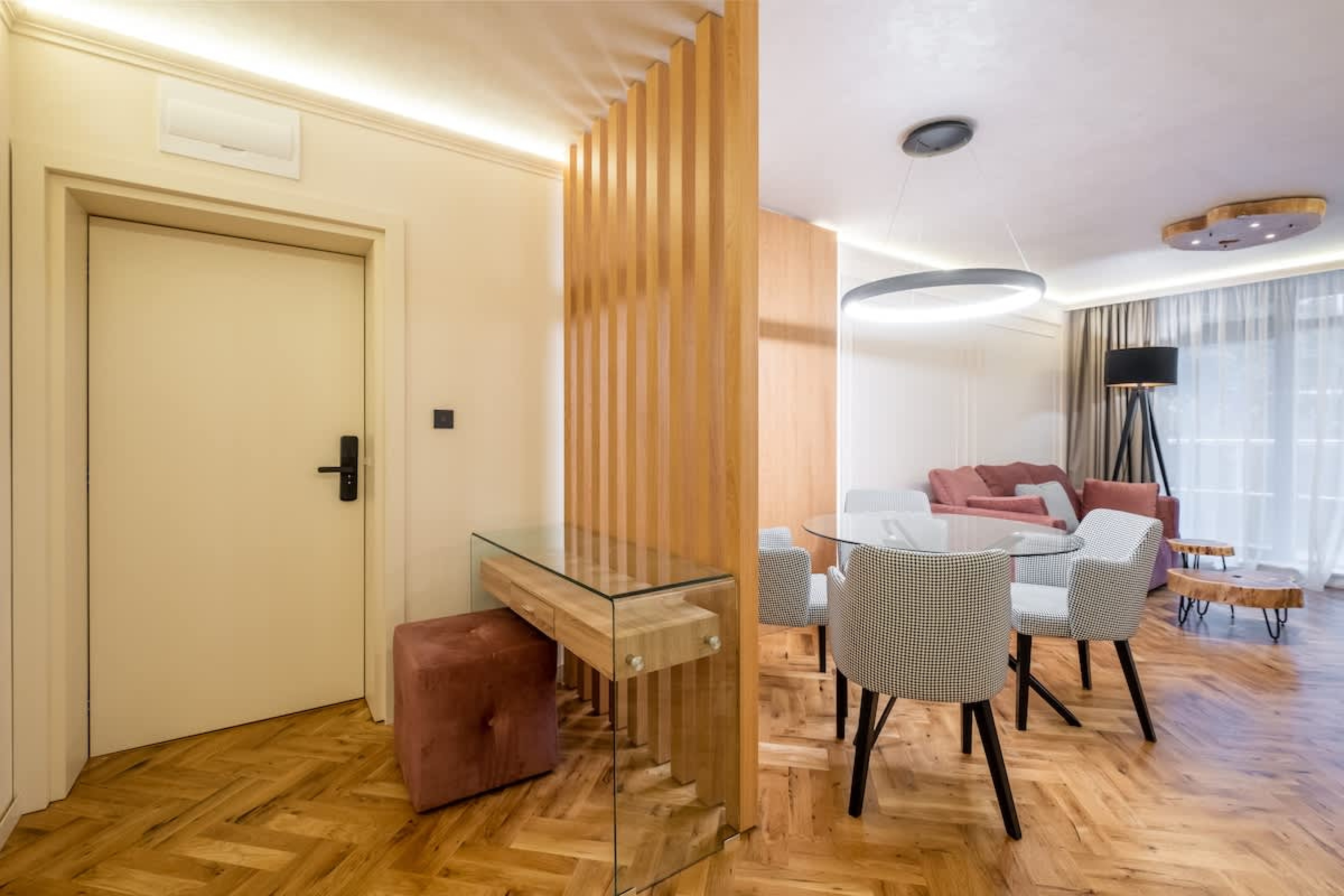 Scoutaround White Logo