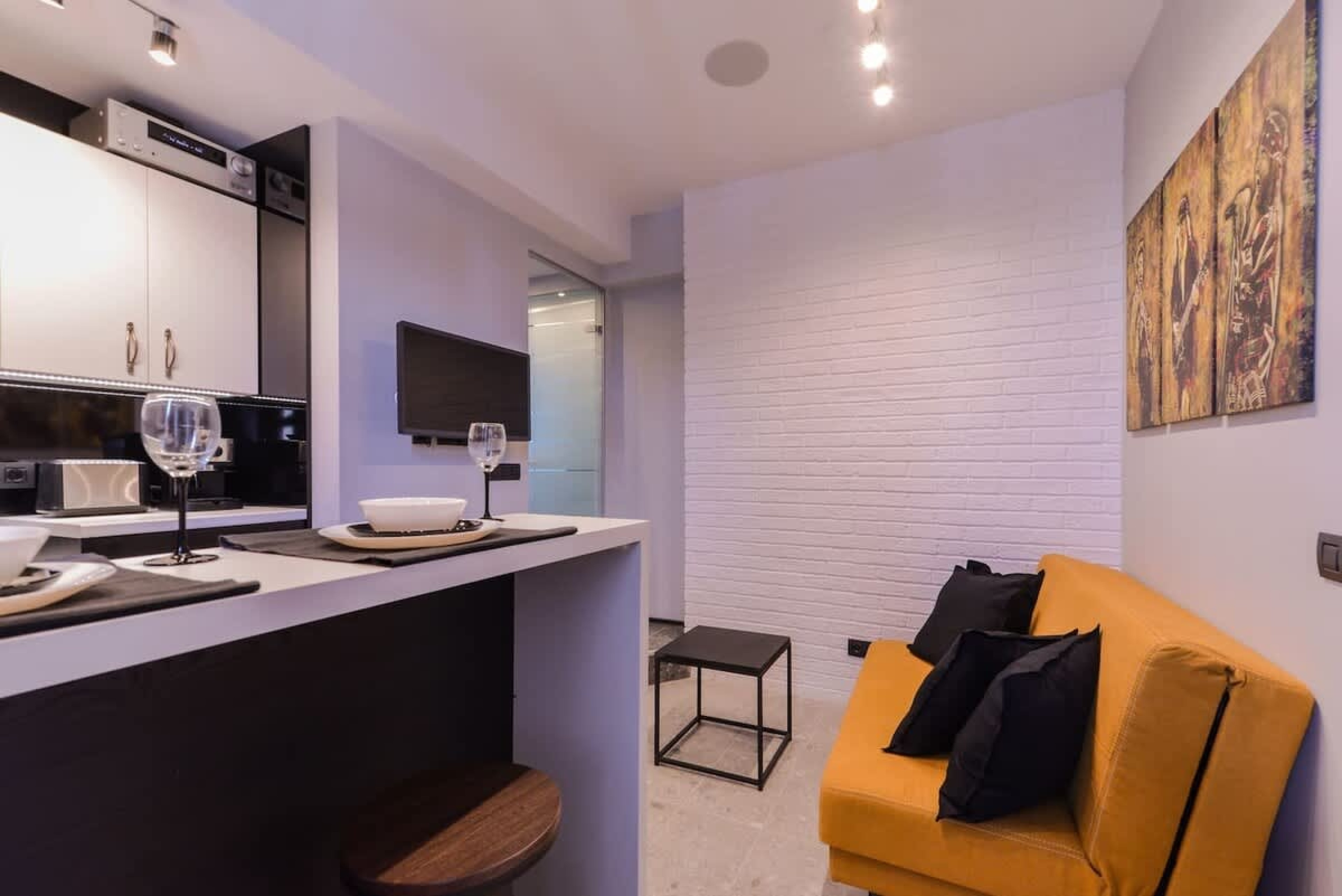 Scoutaround White Logo