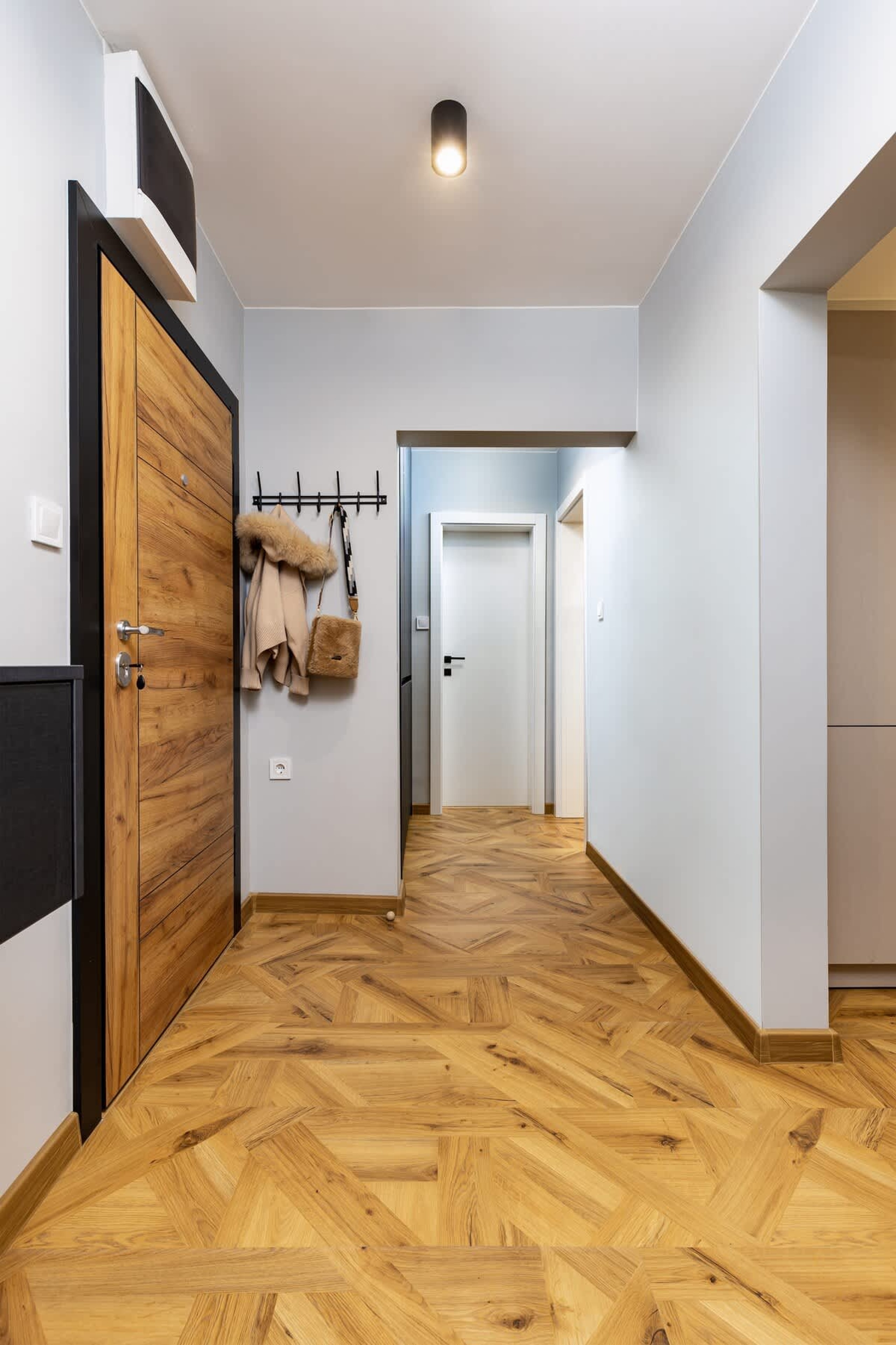 Scoutaround White Logo