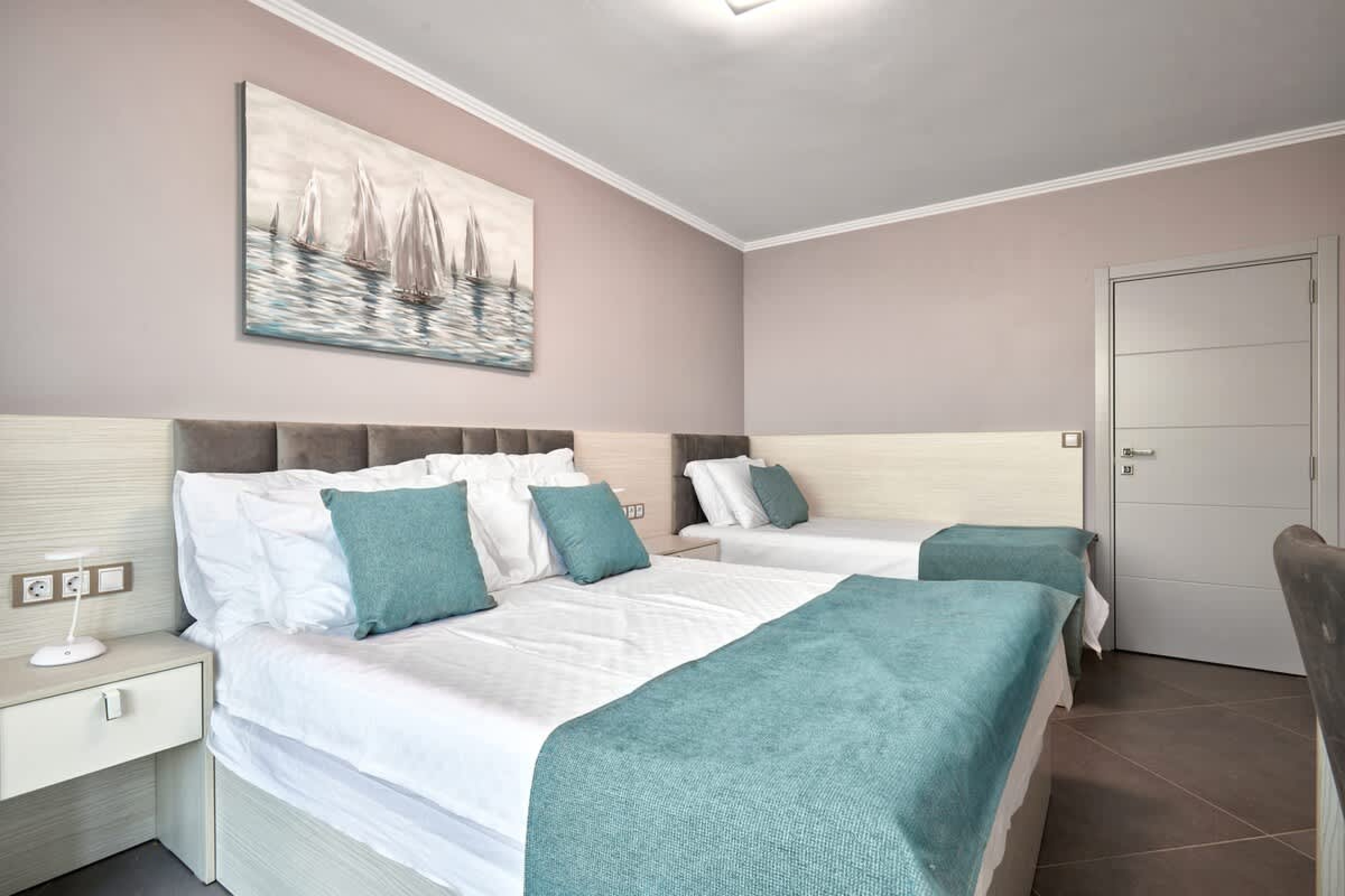 Scoutaround White Logo