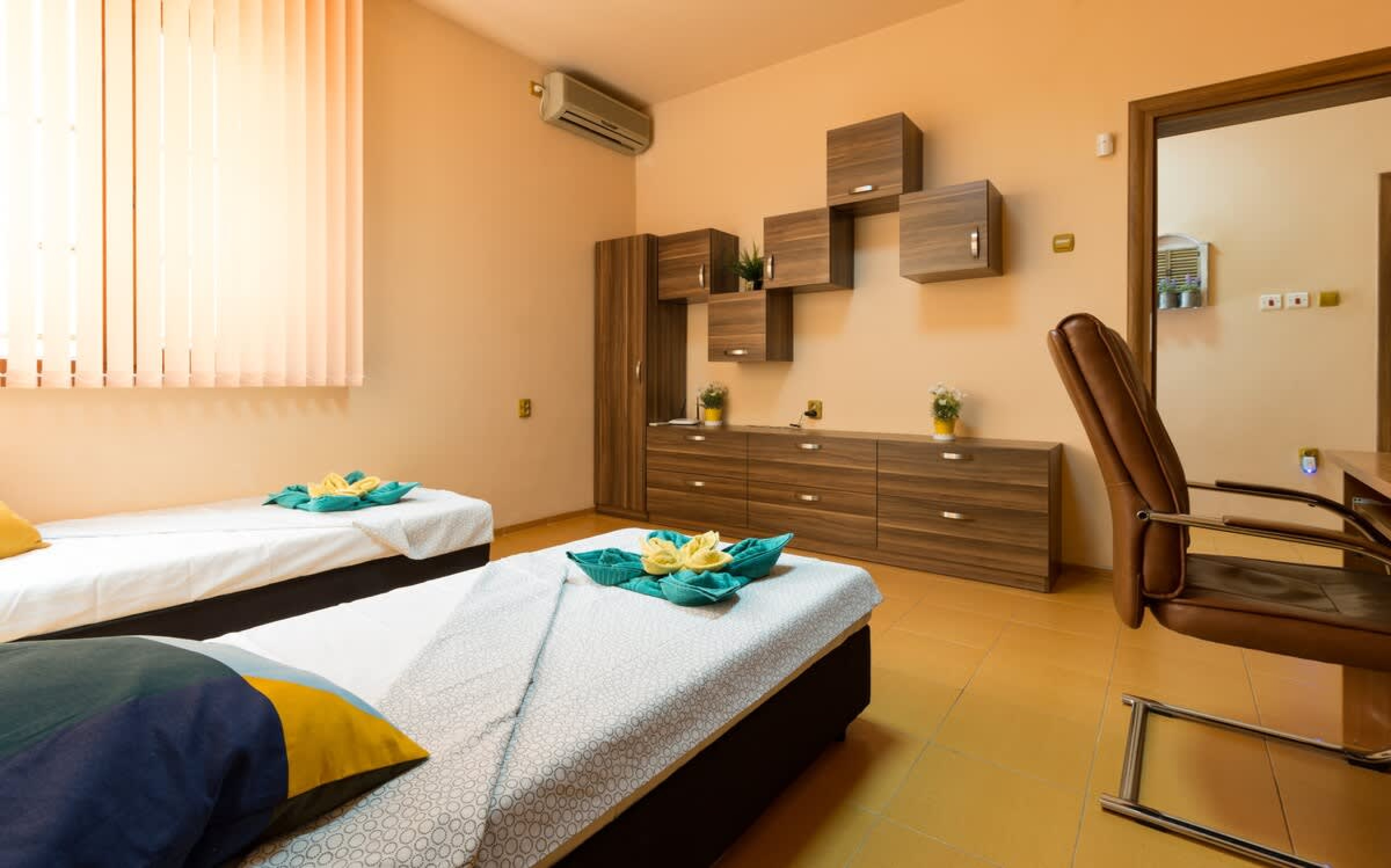 Scoutaround White Logo