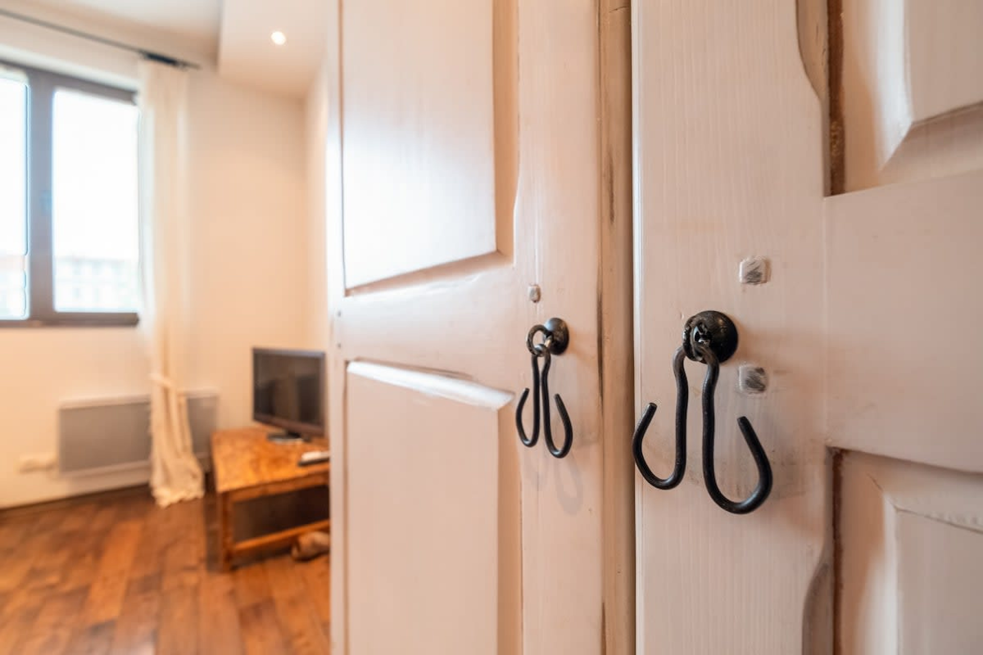 Scoutaround White Logo