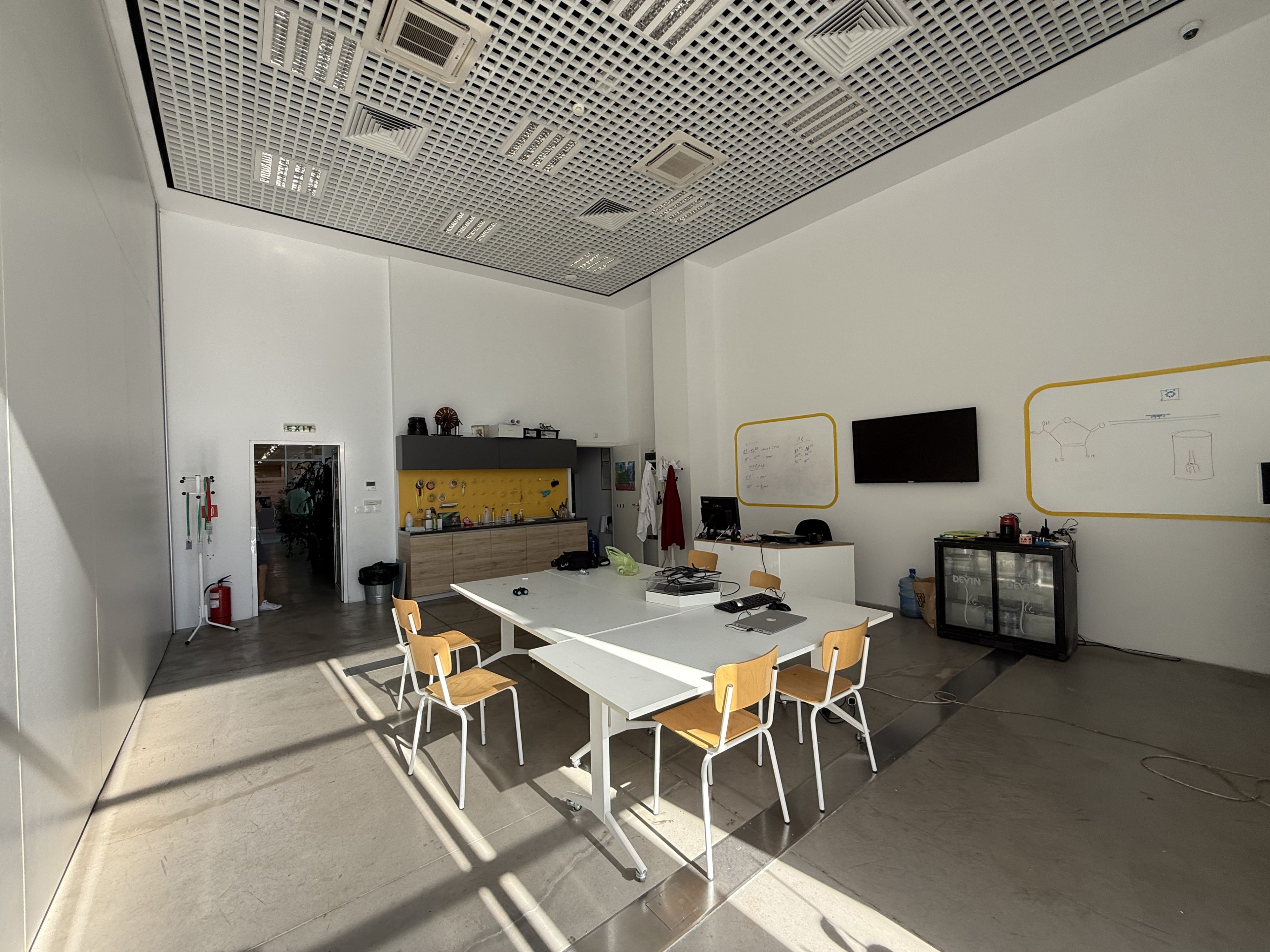 Scoutaround White Logo