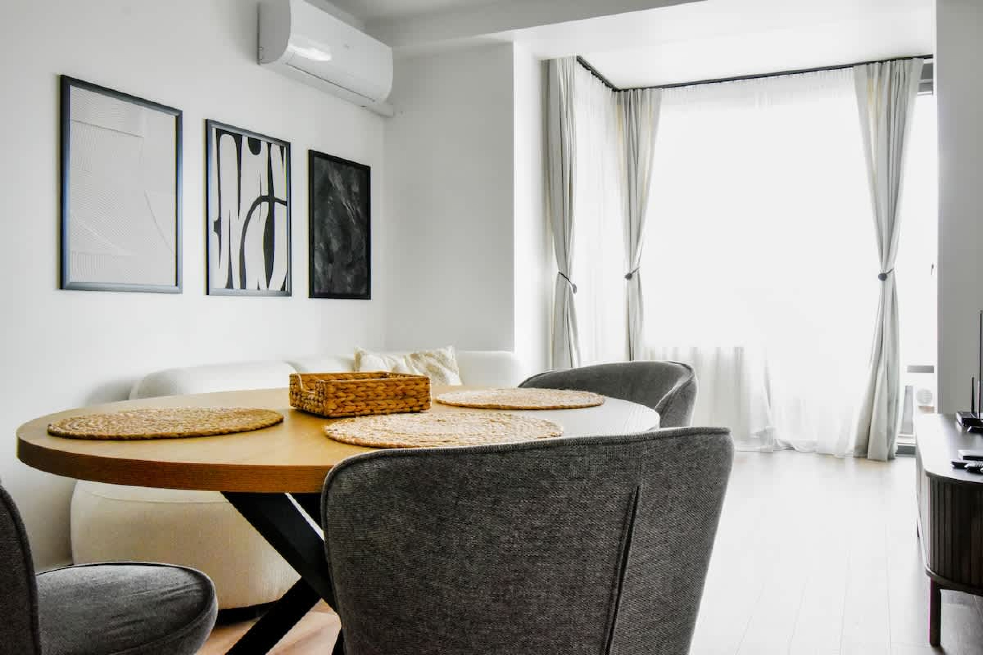 Scoutaround White Logo