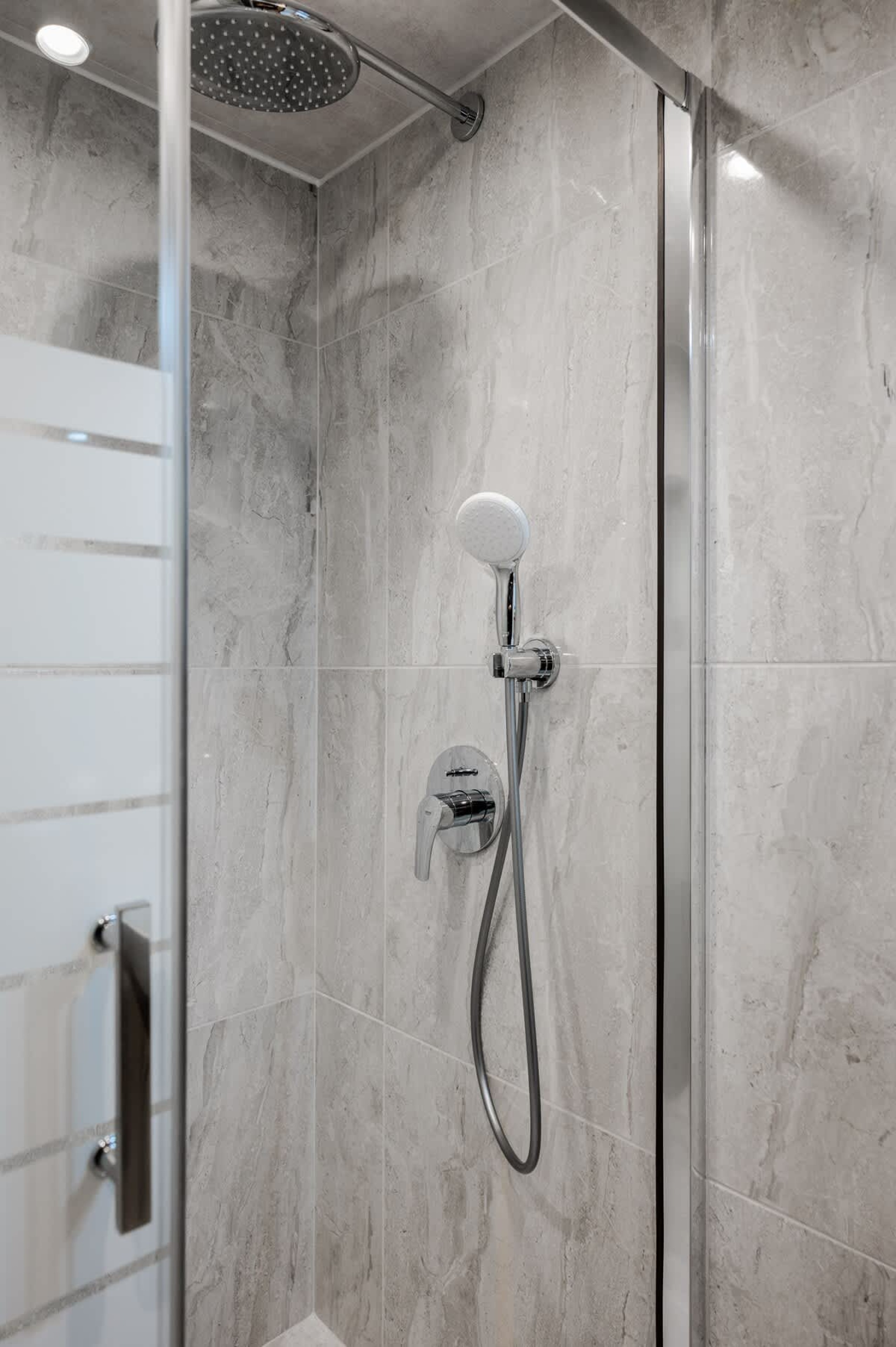 Cozy 2BD Flat + Work Space I Remote workers haven - Photo 19