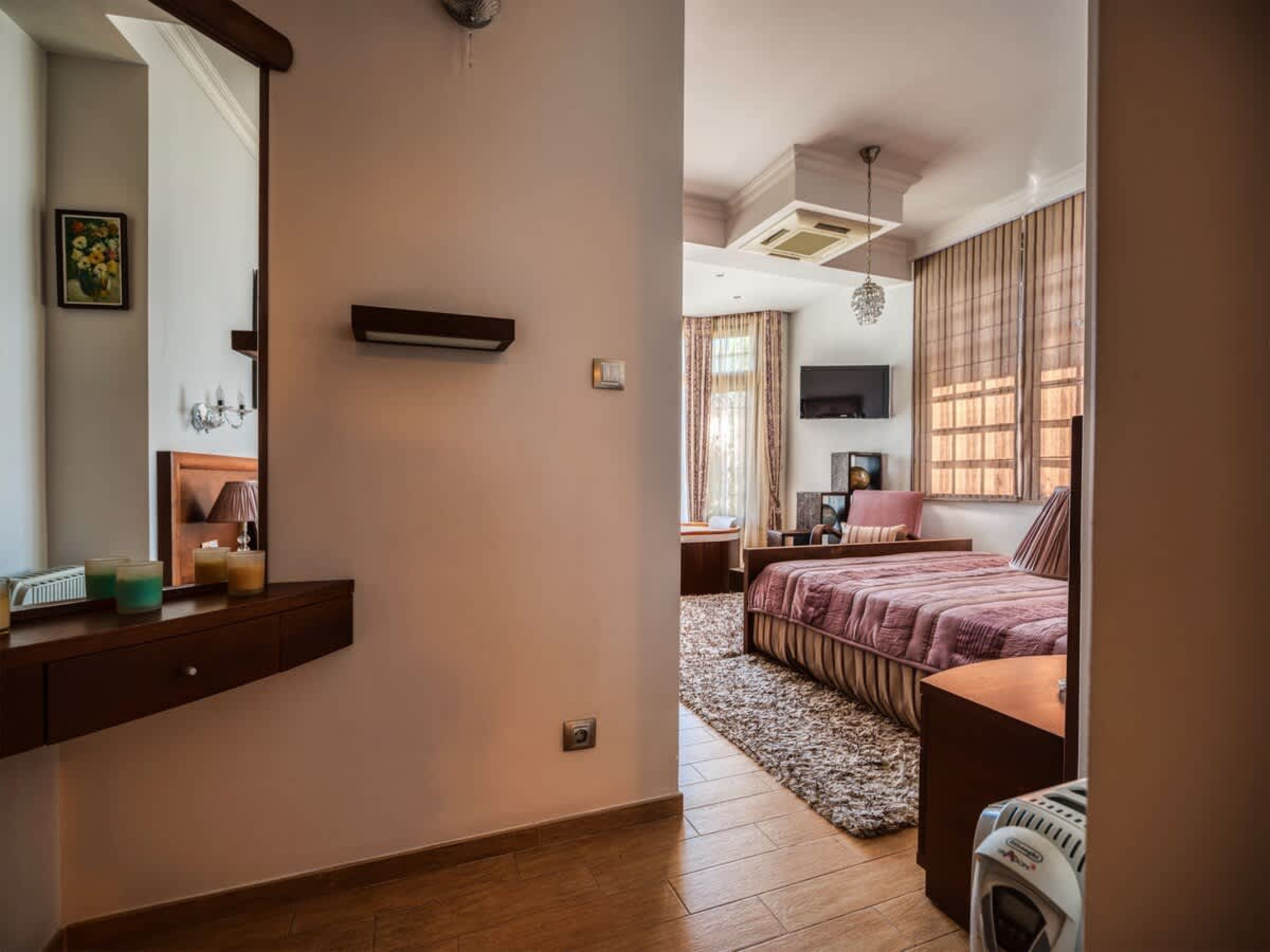 Scoutaround White Logo