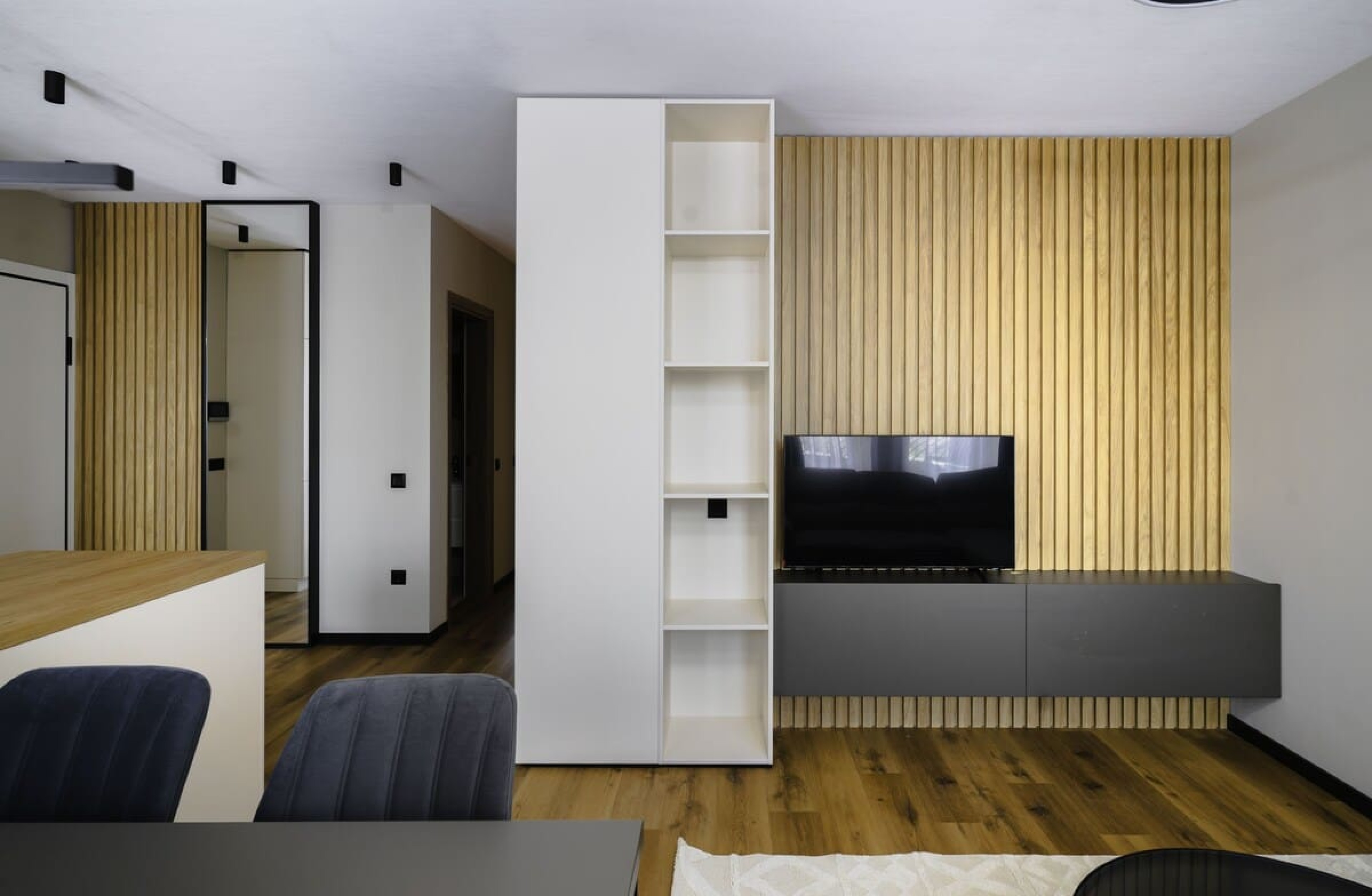 Scoutaround White Logo