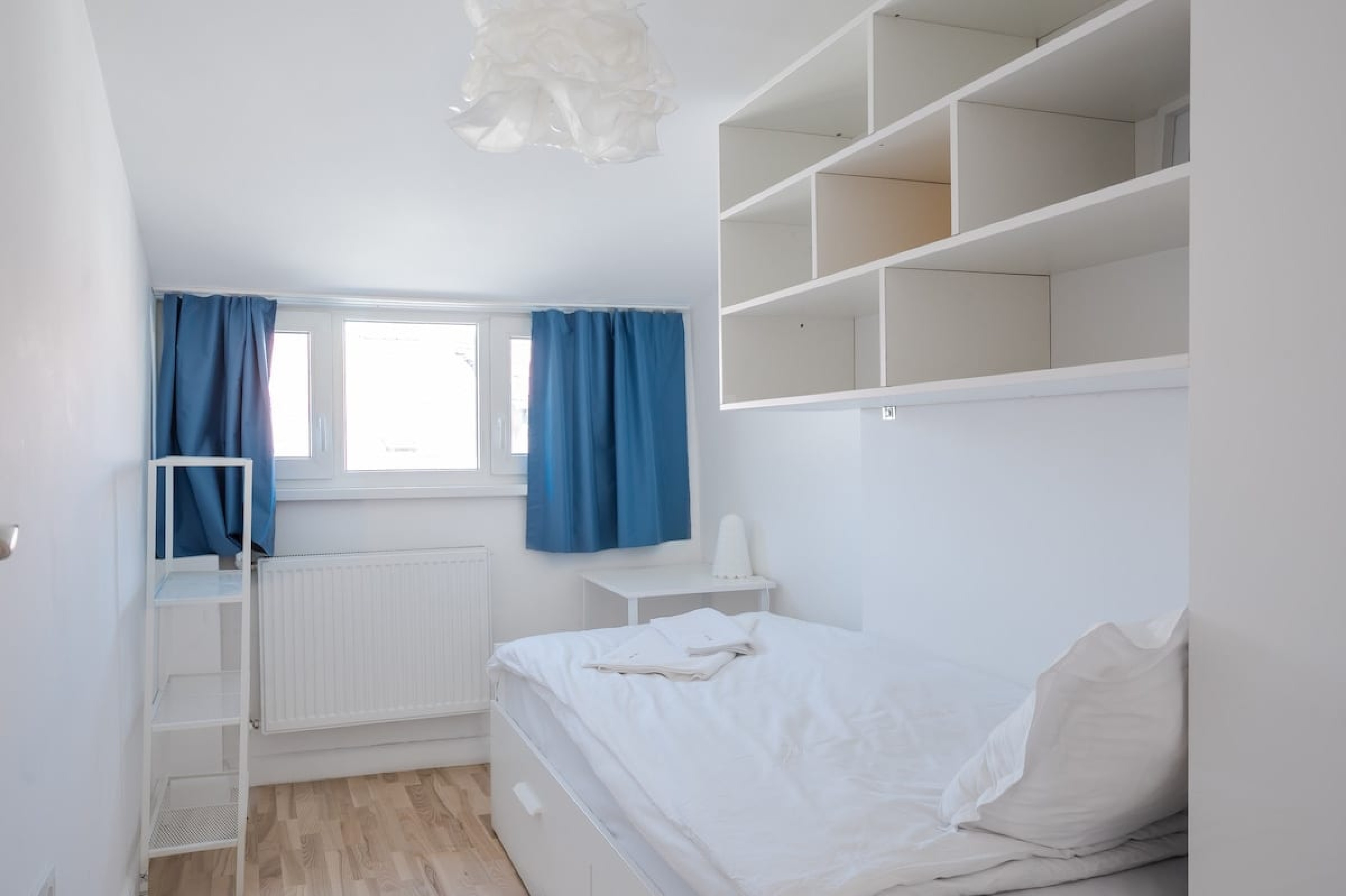 Scoutaround White Logo