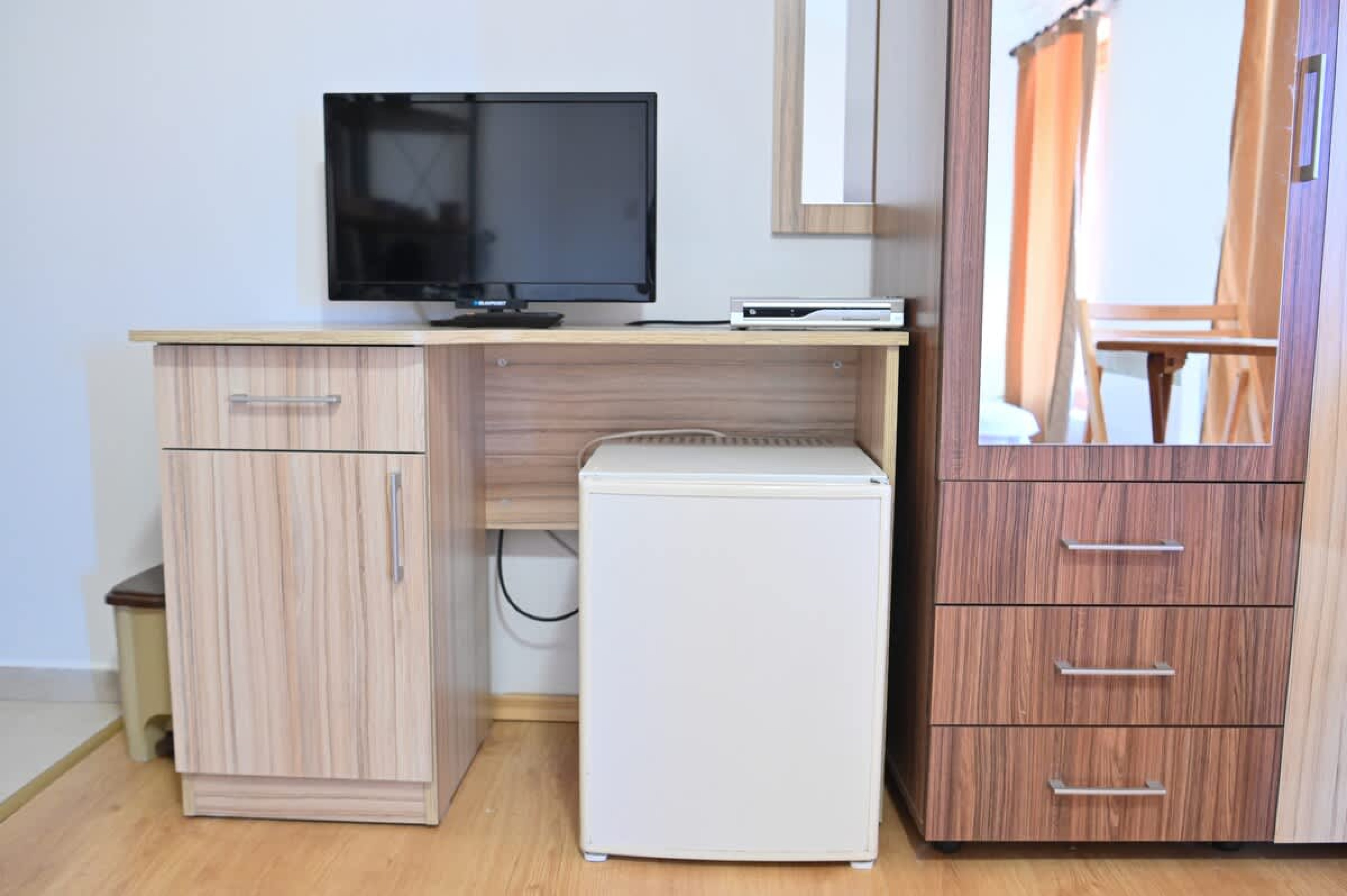 Scoutaround White Logo