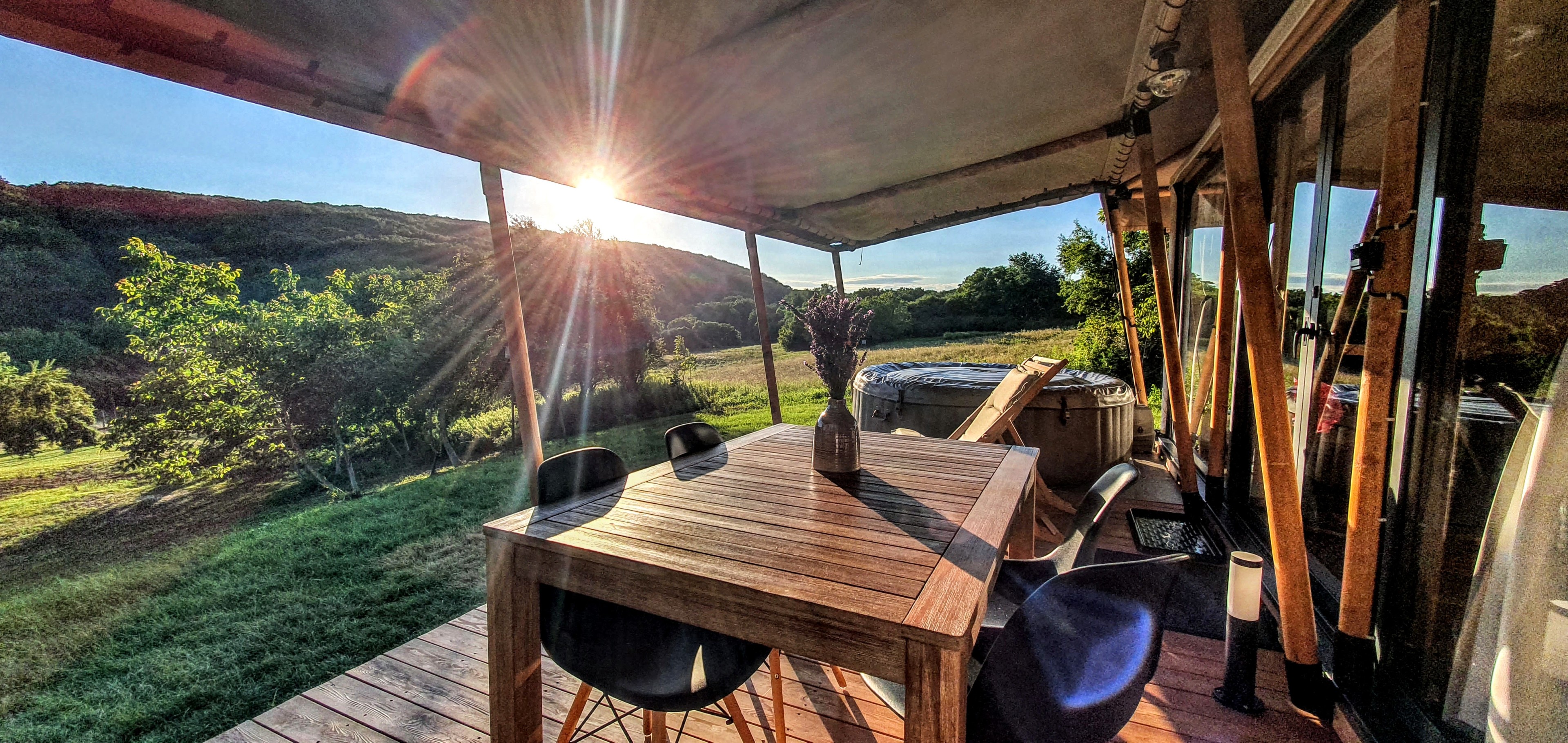 Scoutaround White Logo