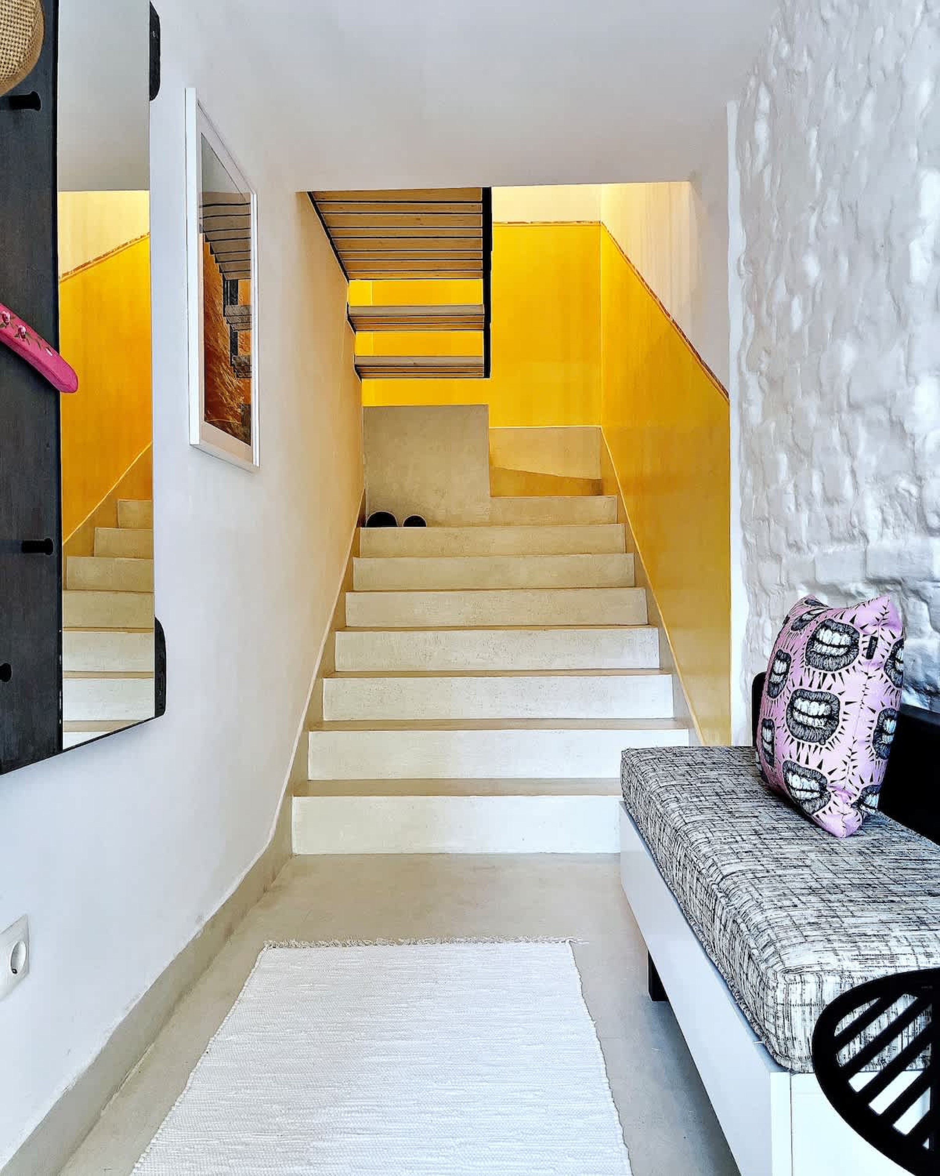 Scoutaround White Logo