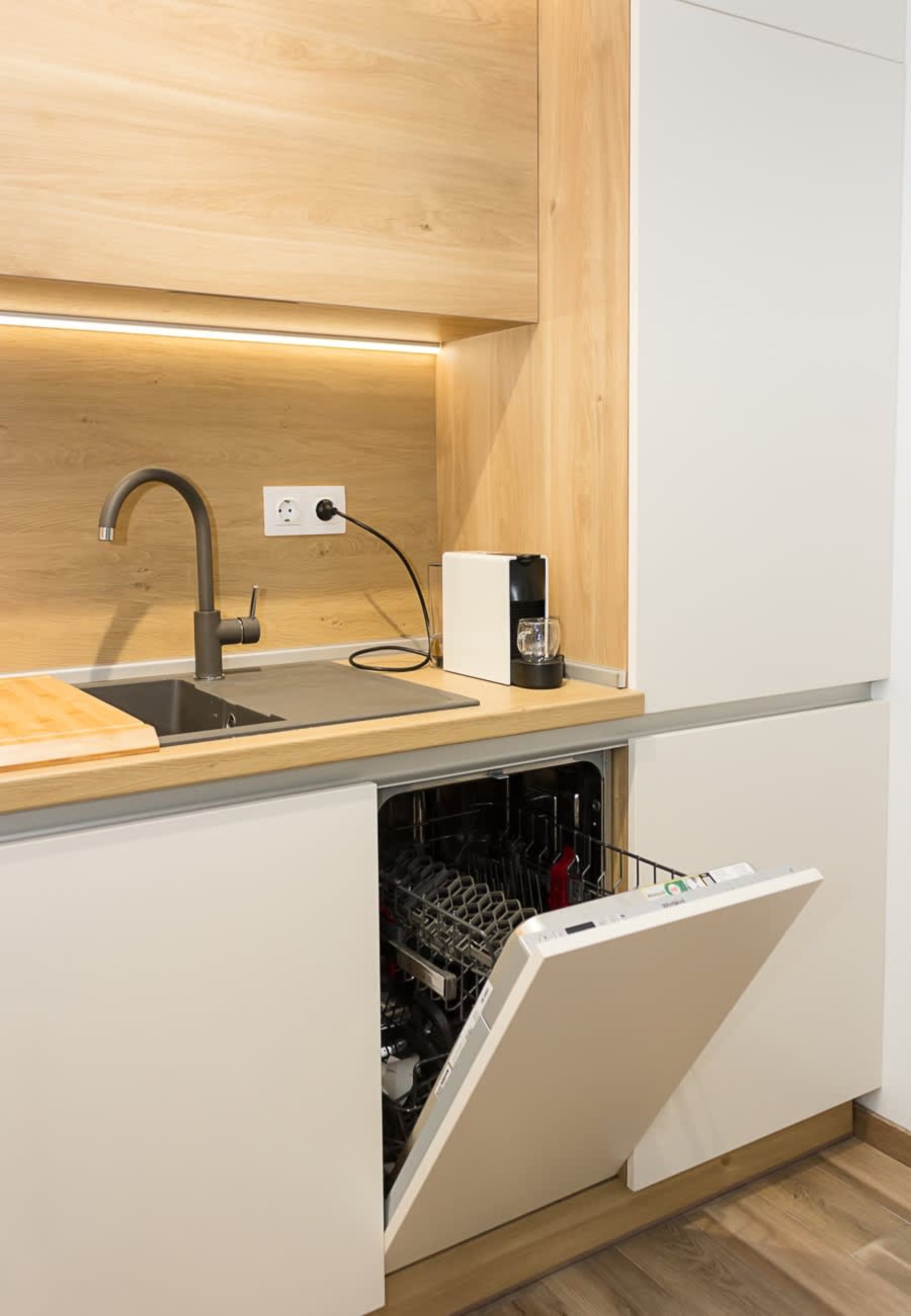 Scoutaround White Logo