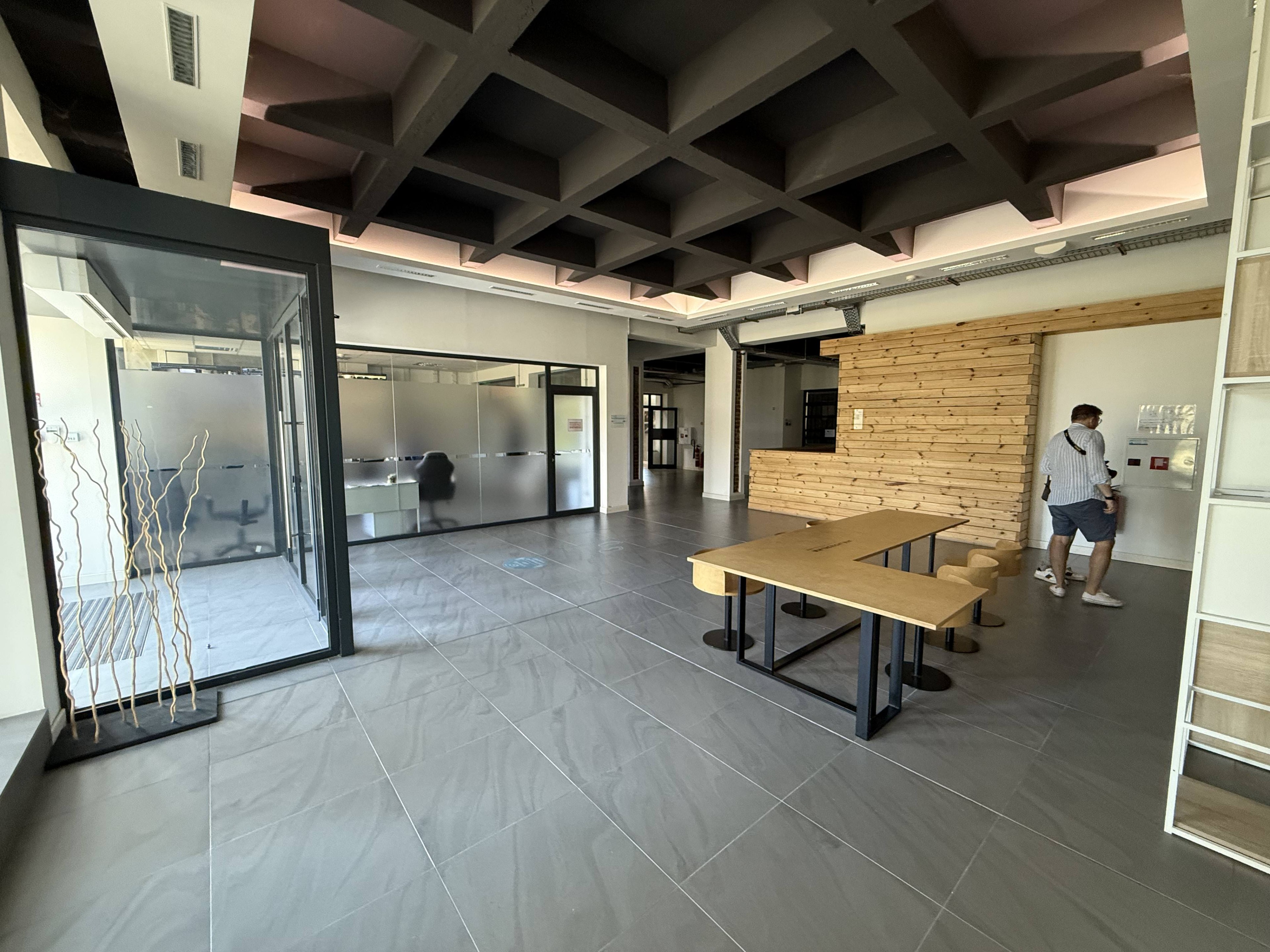 Scoutaround White Logo