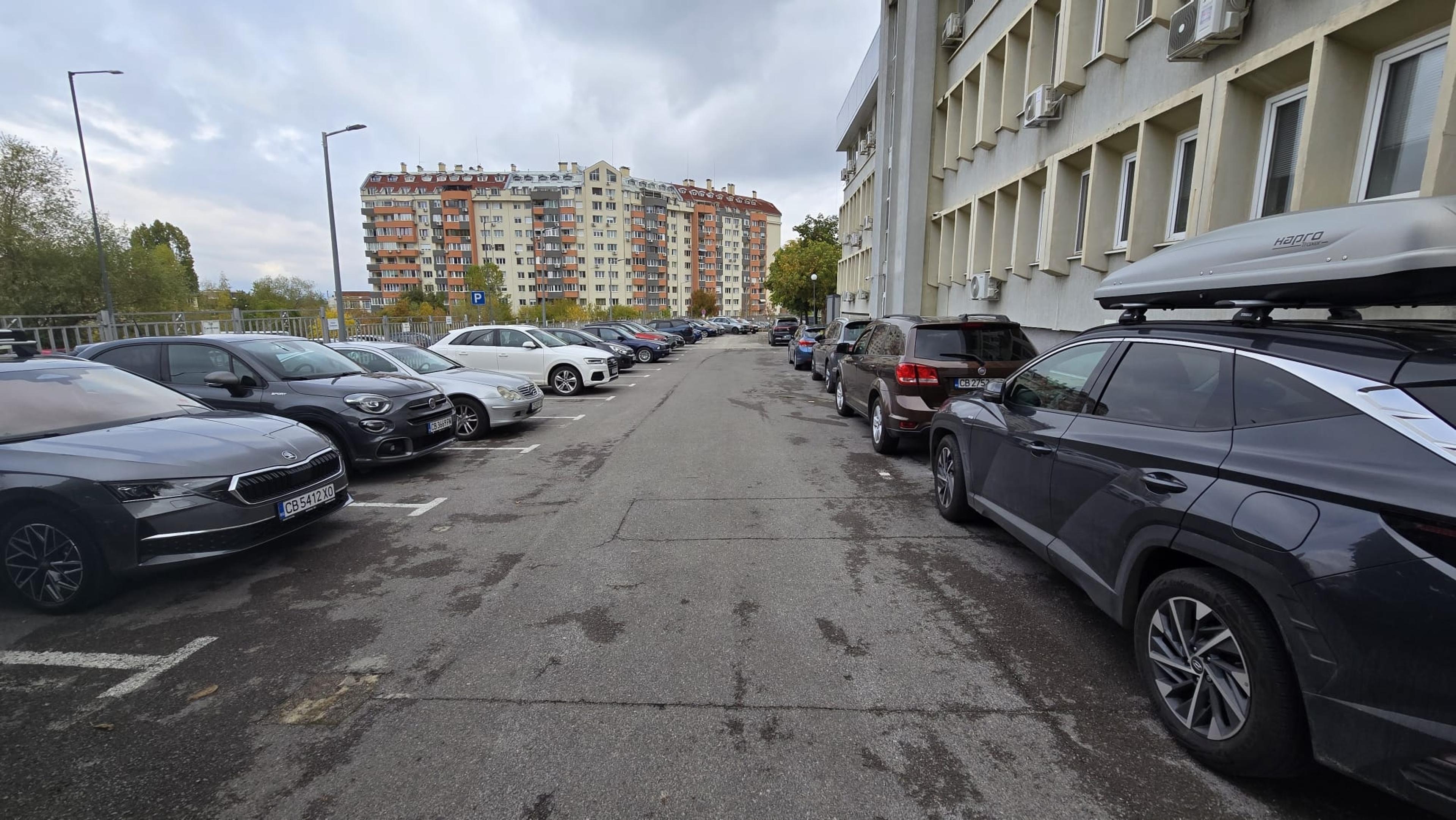 Staff car parpark — photo 3 of 5