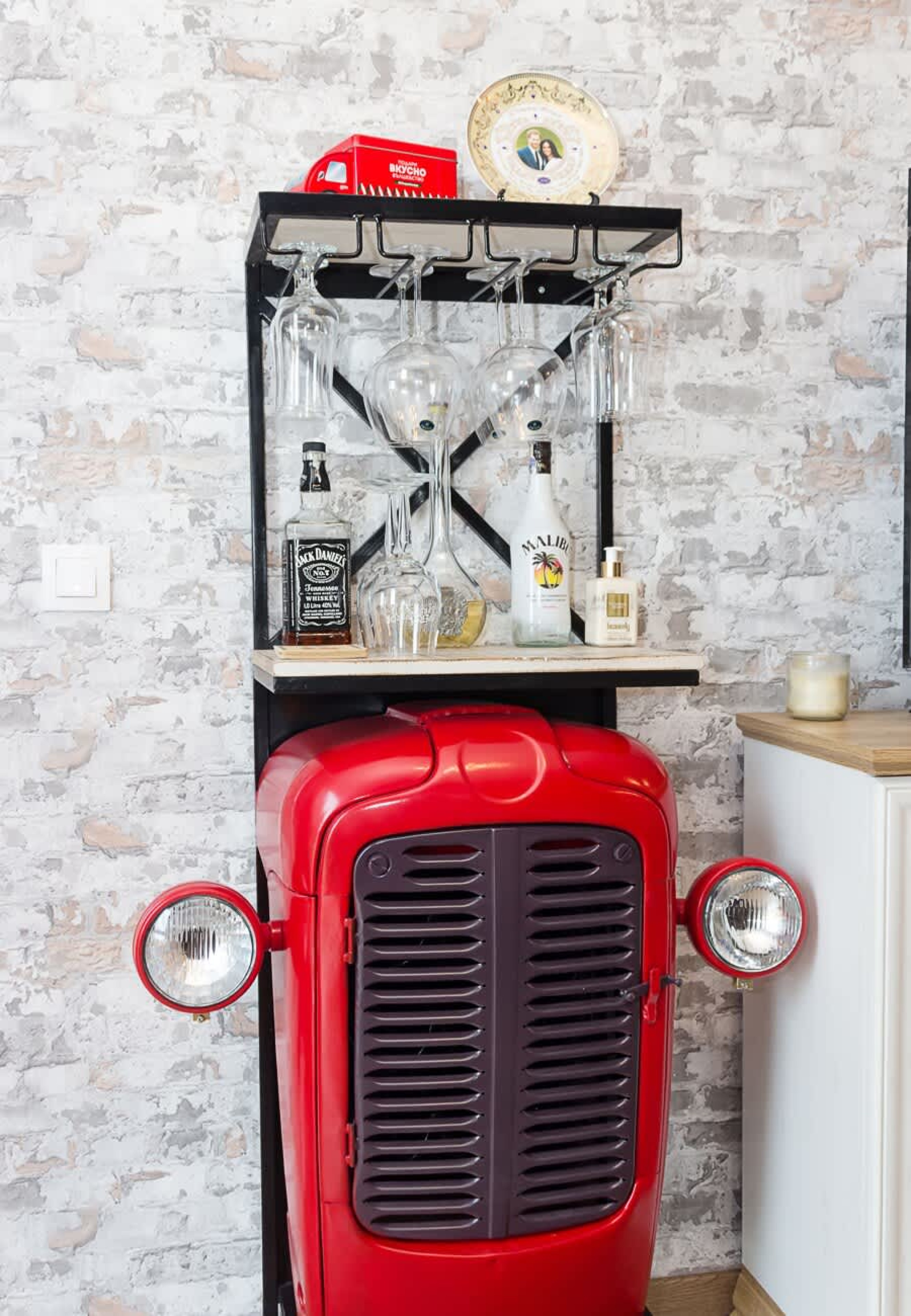 Scoutaround White Logo