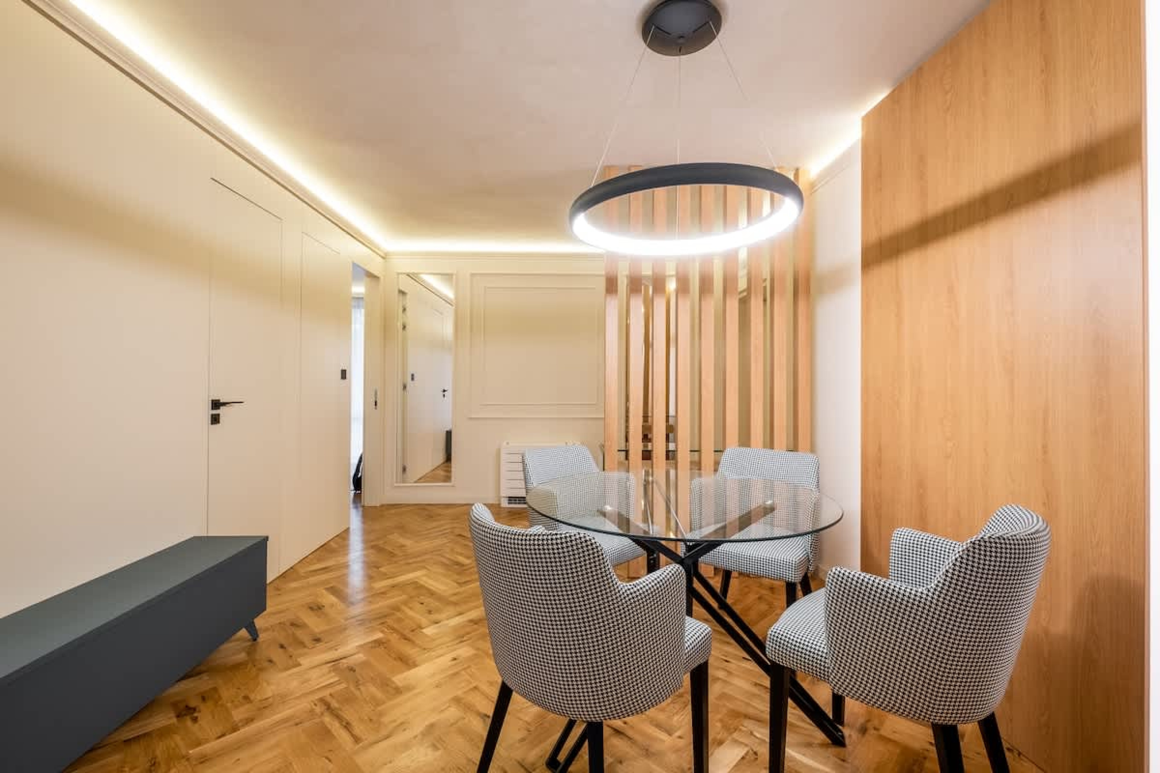 Scoutaround White Logo