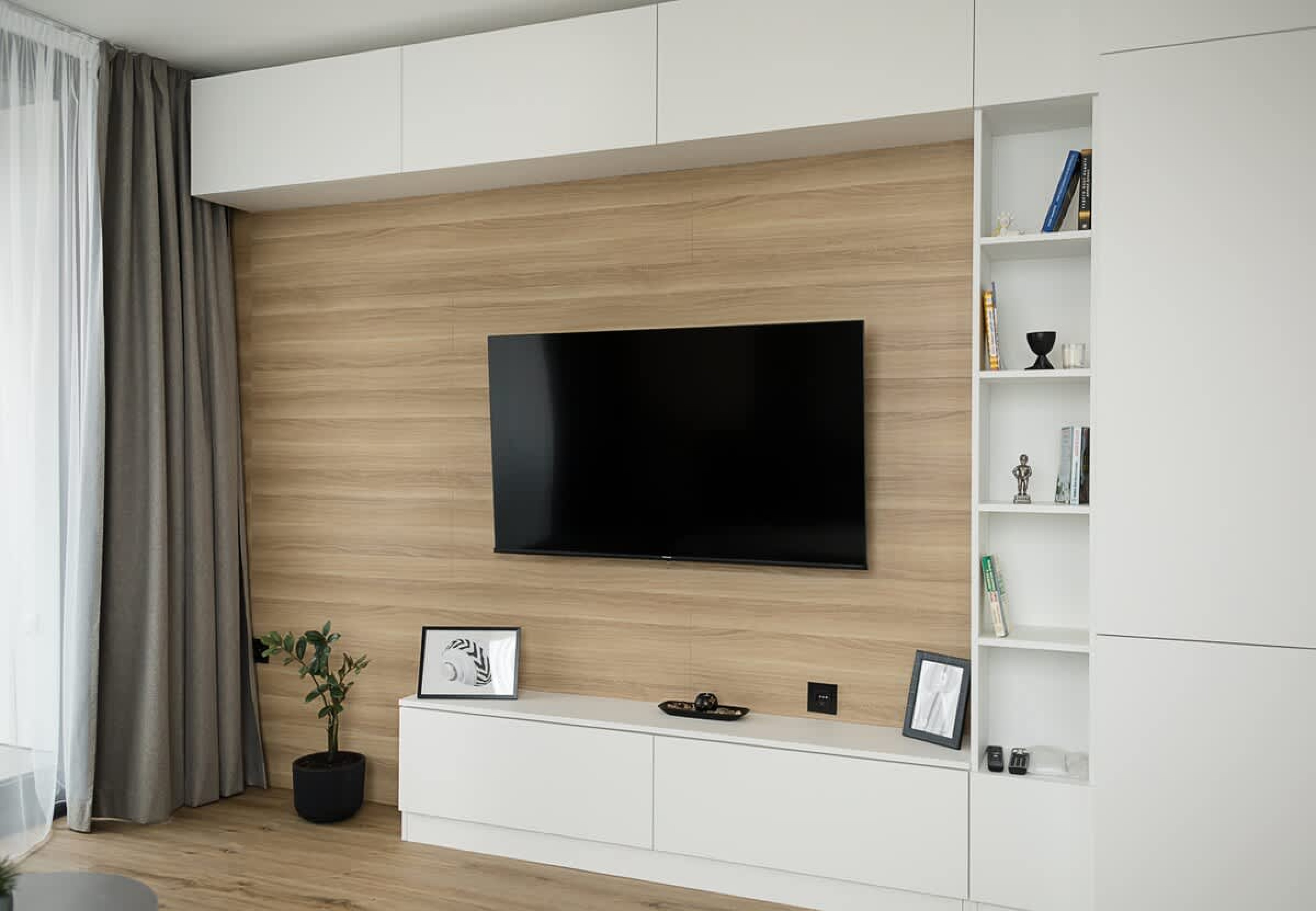 Scoutaround White Logo