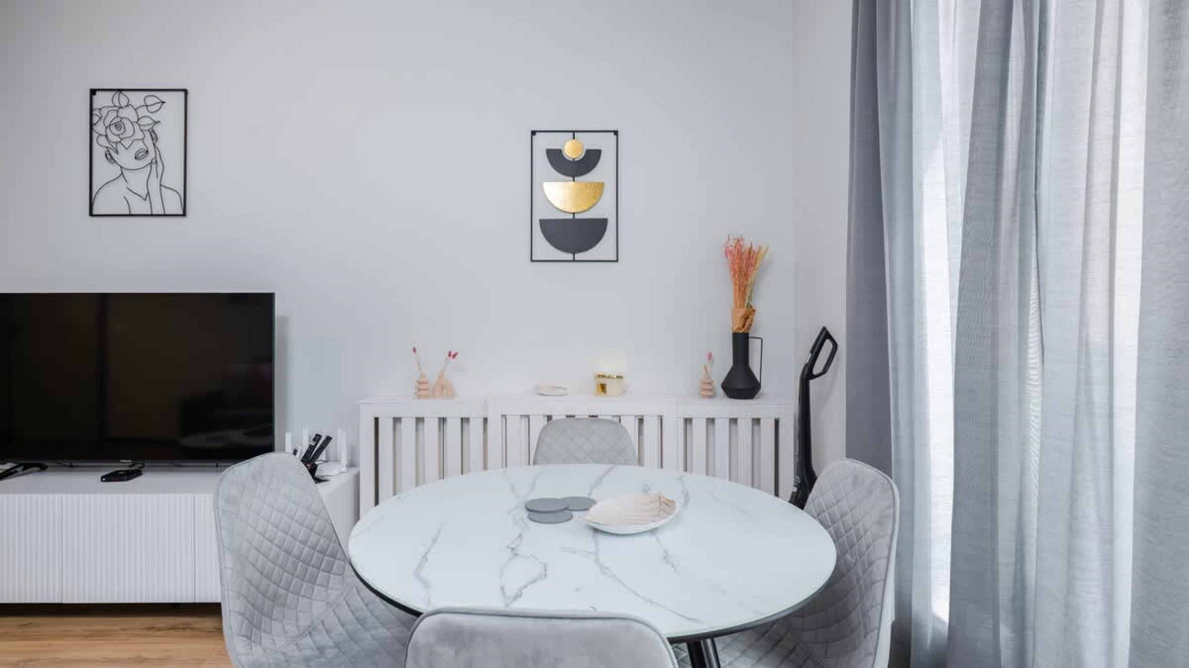 Scoutaround White Logo