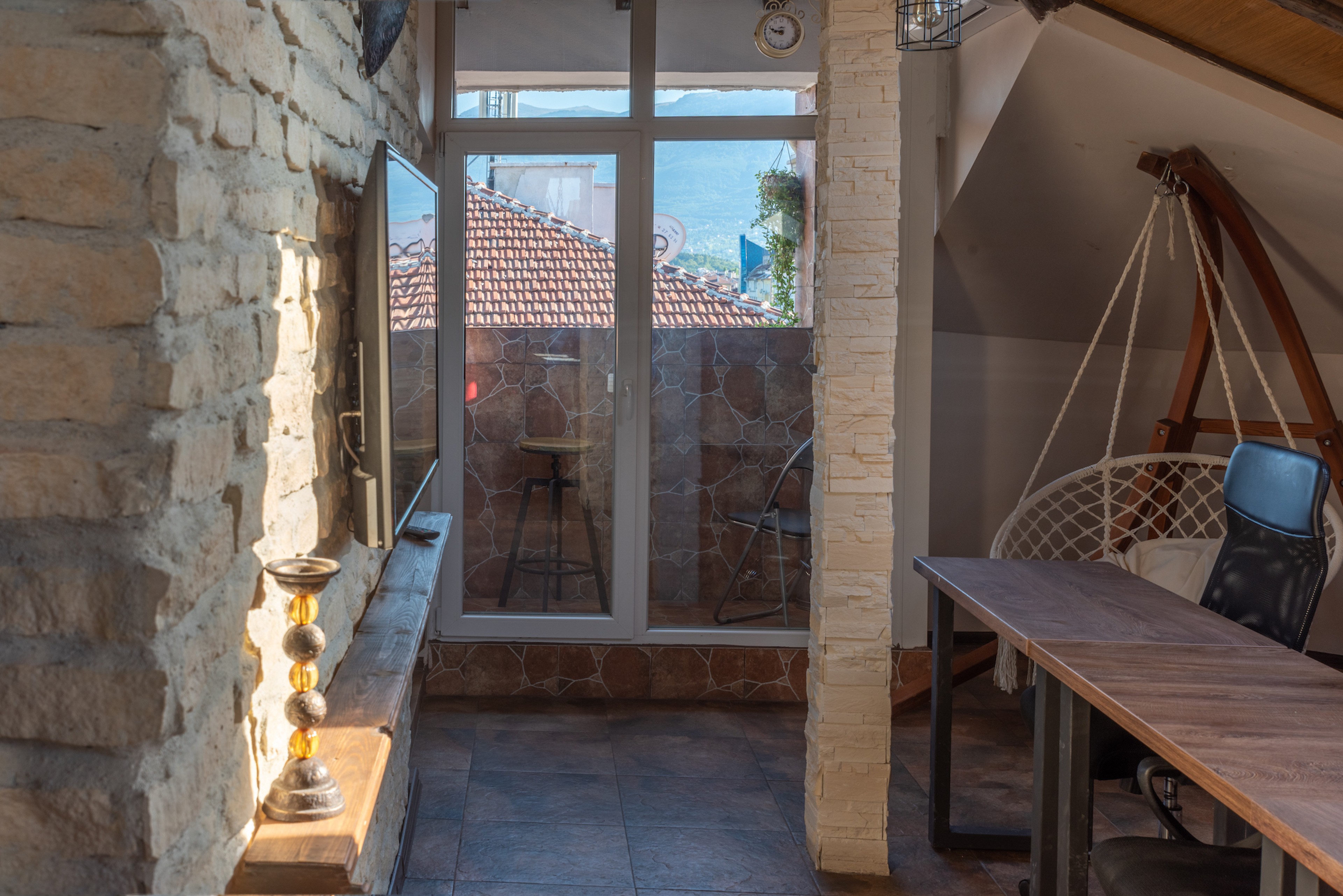 Scoutaround White Logo