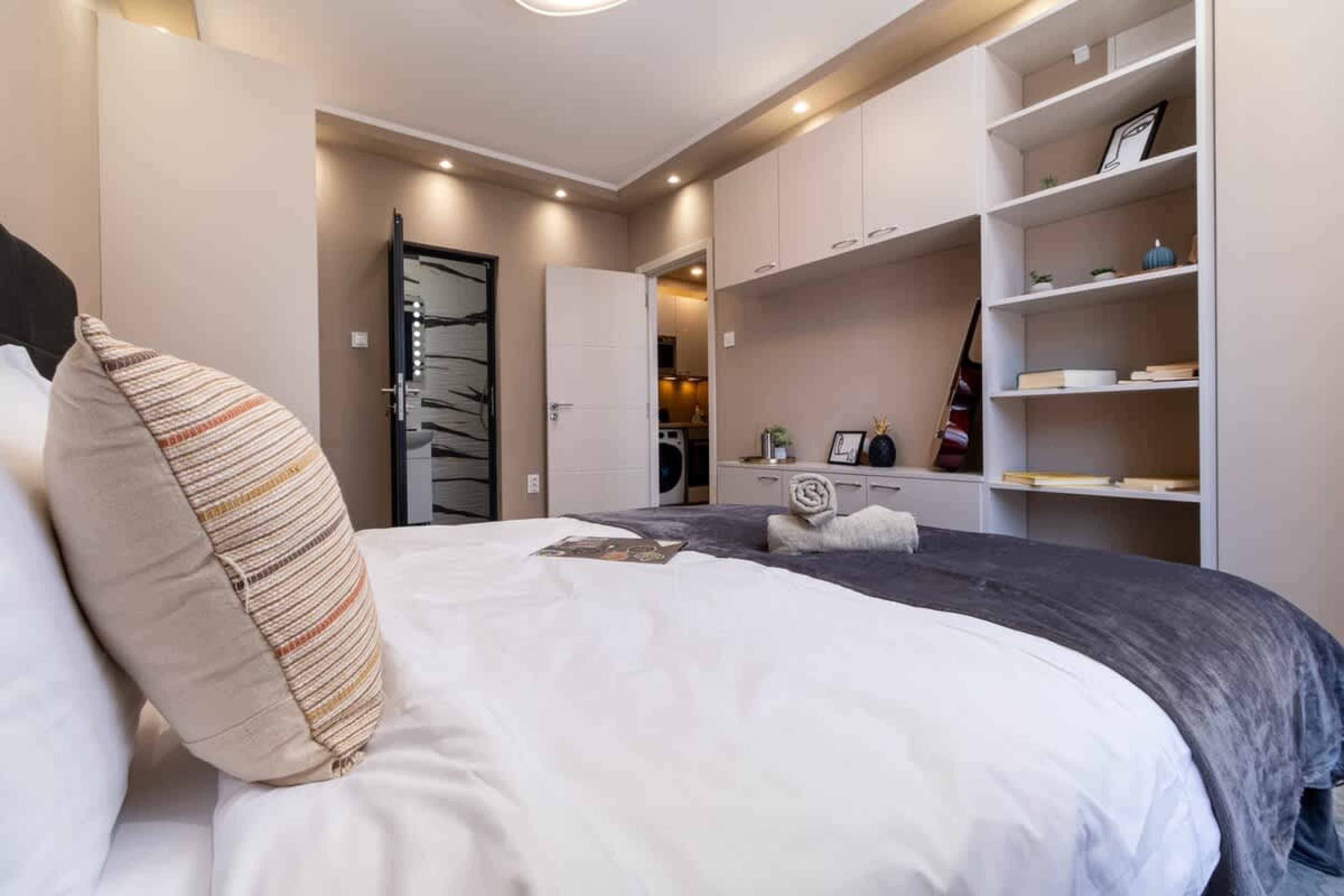 Scoutaround White Logo