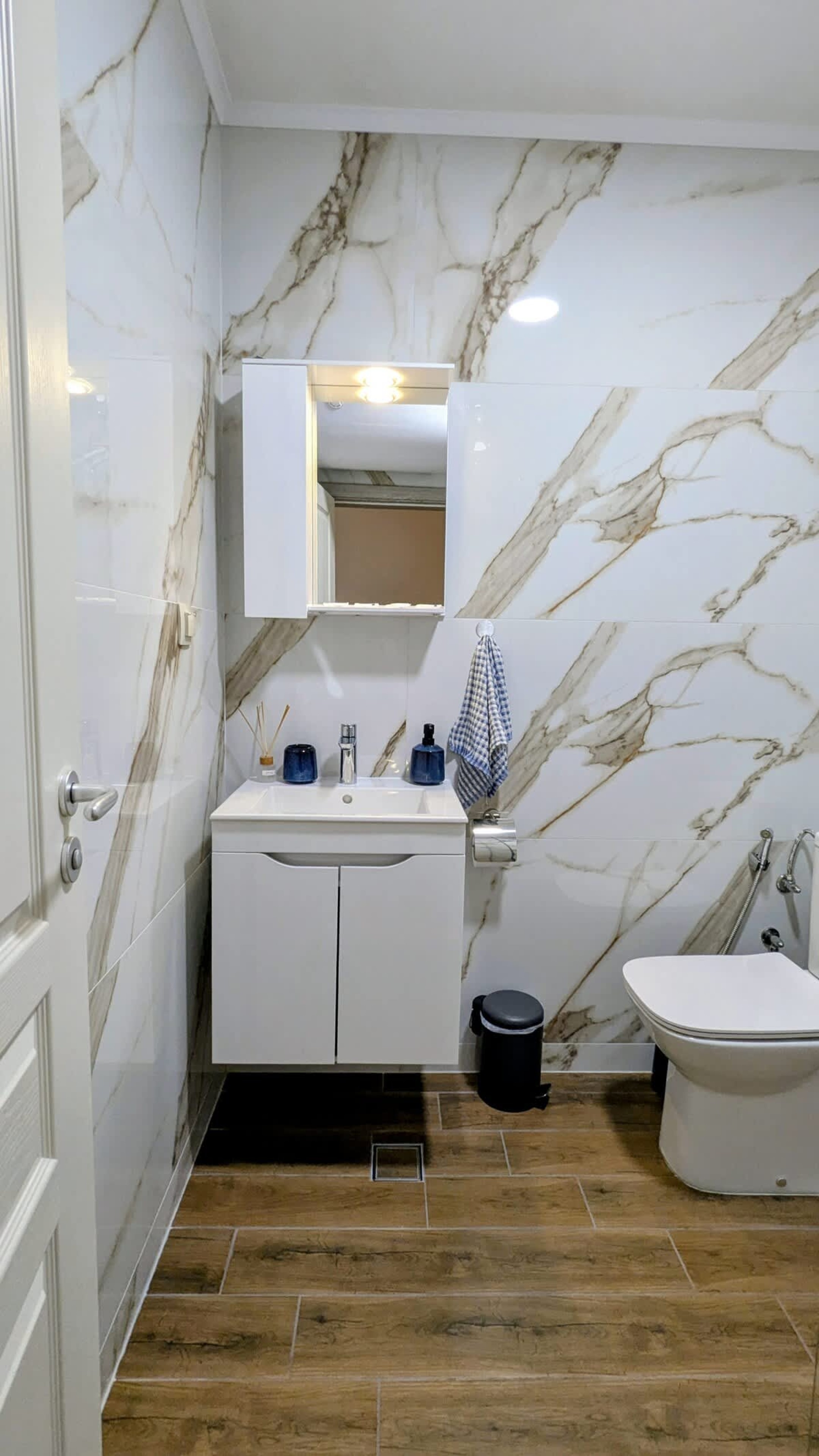 Scoutaround White Logo